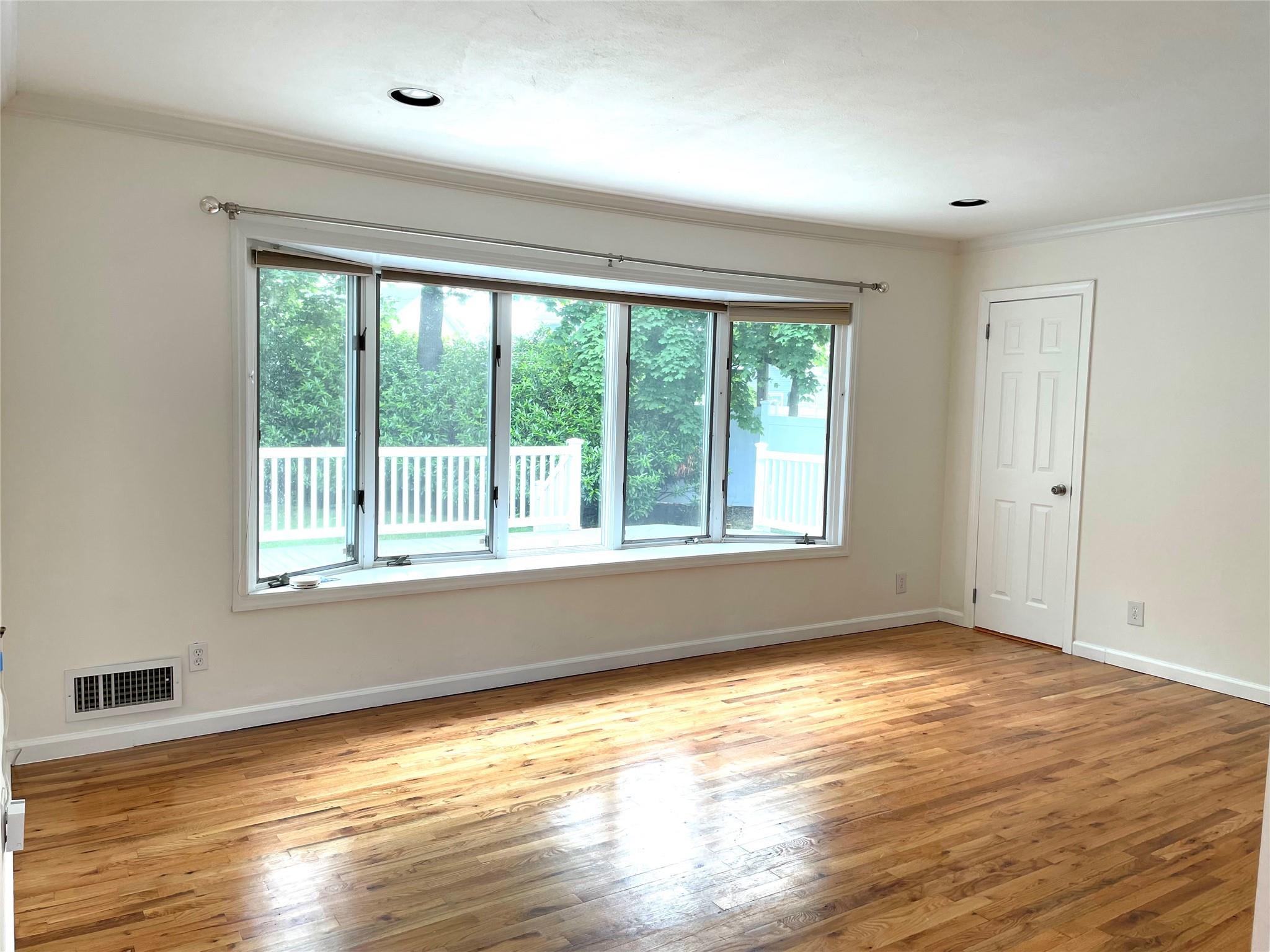 Plainview, New York, 11803, United States, 3 Bedrooms Bedrooms, ,2 BathroomsBathrooms,Residential,For Sale,1751555