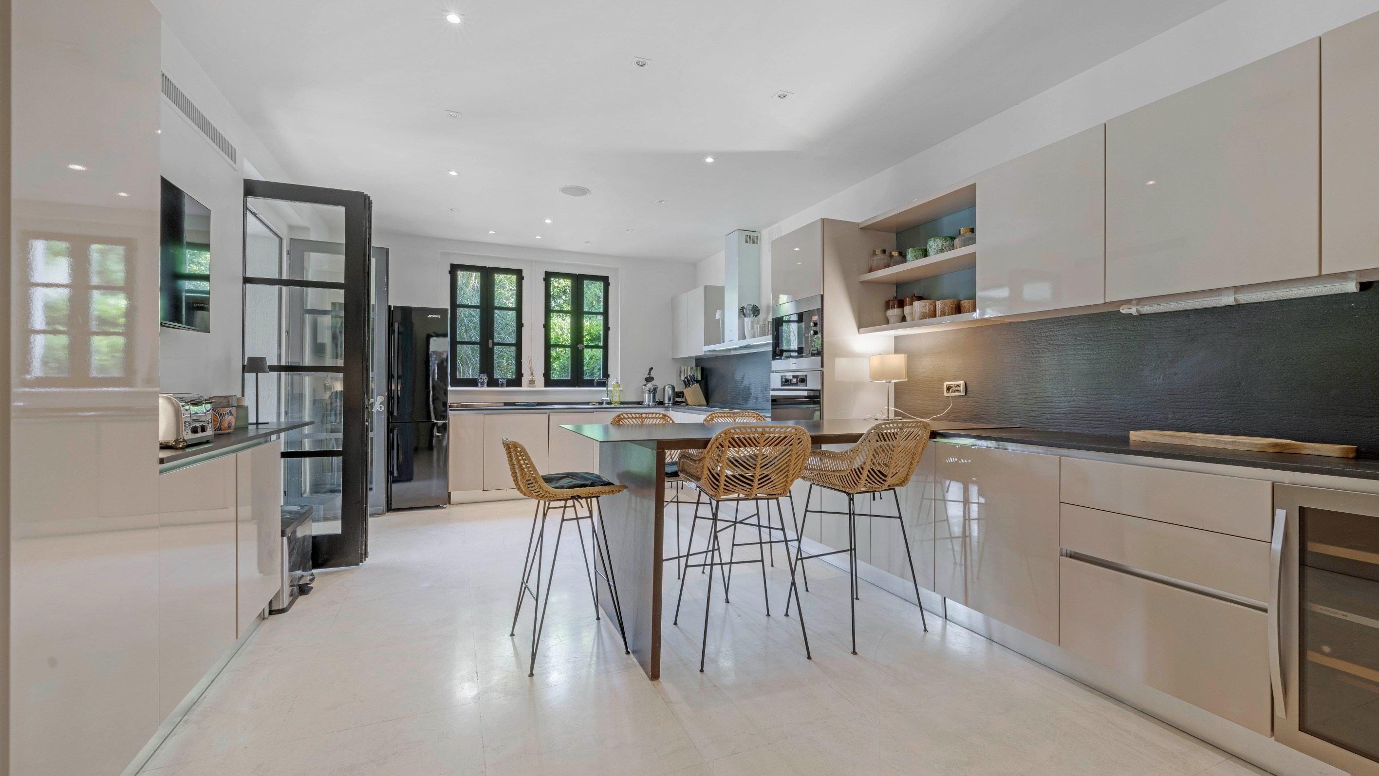  Contemporary sea view villa with 7 suites, pool & Spa for sale in Ramatuelle - 物件實景