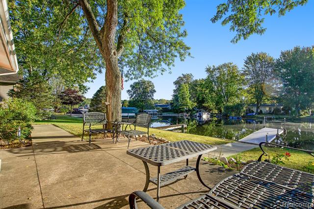 Putnam Twp, Michigan, 48169, United States, 3 Bedrooms Bedrooms, ,2 BathroomsBathrooms,Residential,For Sale,1981909