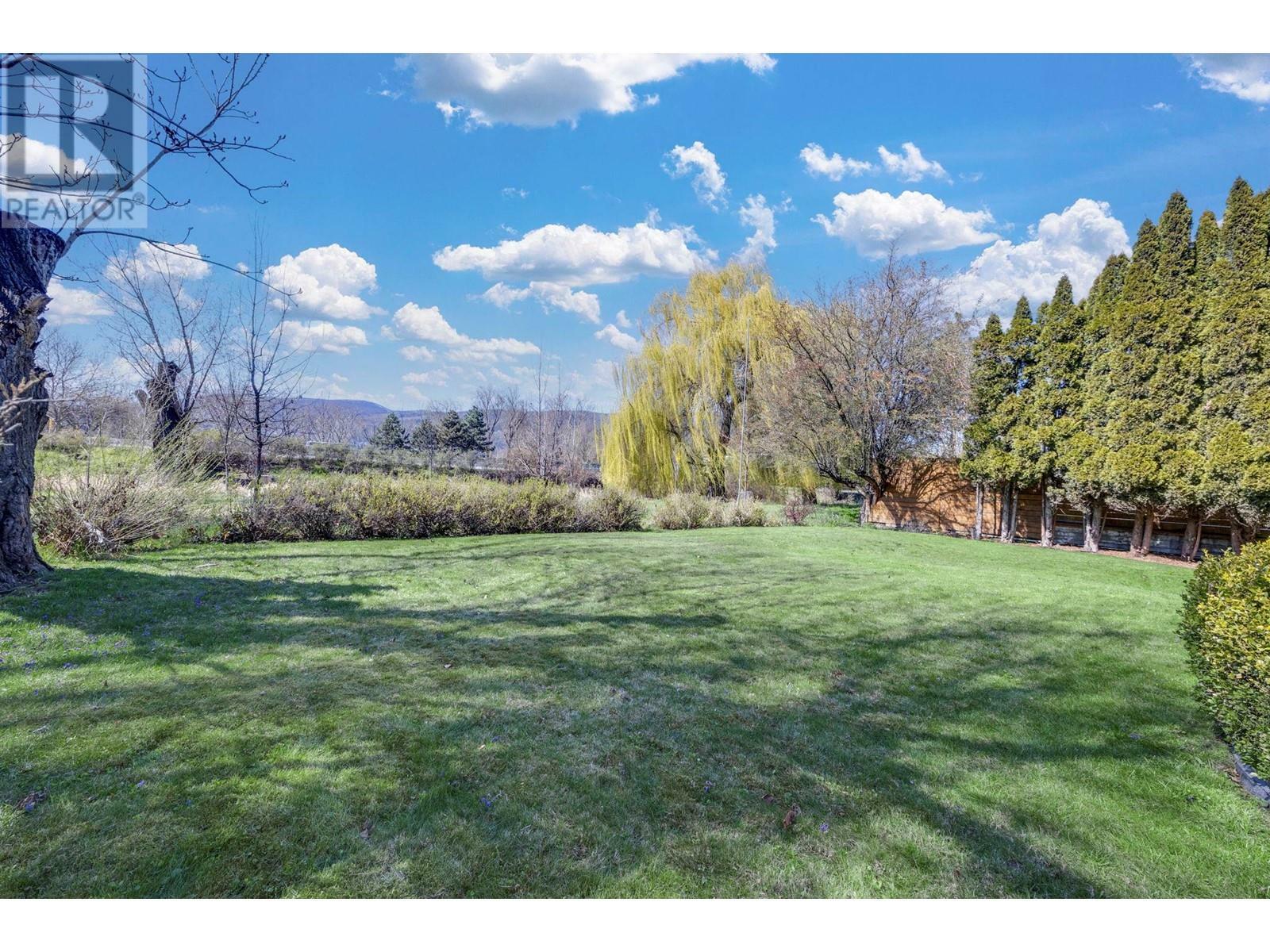 KELOWNA, British Columbia, V1Y 1A7, CA, 2 Bedrooms Bedrooms, ,1 BathroomBathrooms,Residential,For Sale,1837740