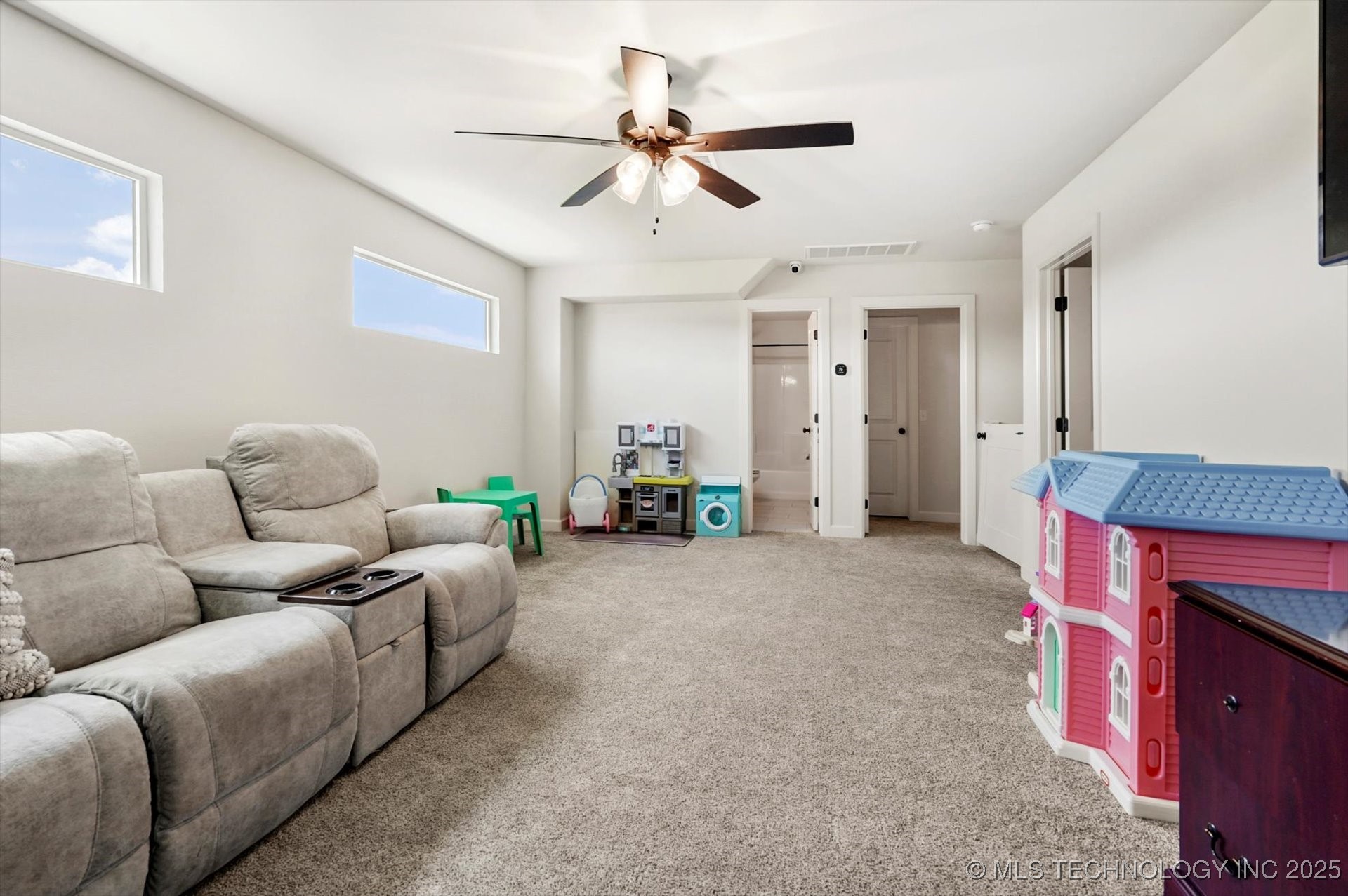 Broken Arrow, Oklahoma, 74014, United States, 4 Bedrooms Bedrooms, ,3 BathroomsBathrooms,Residential,For Sale,1885345