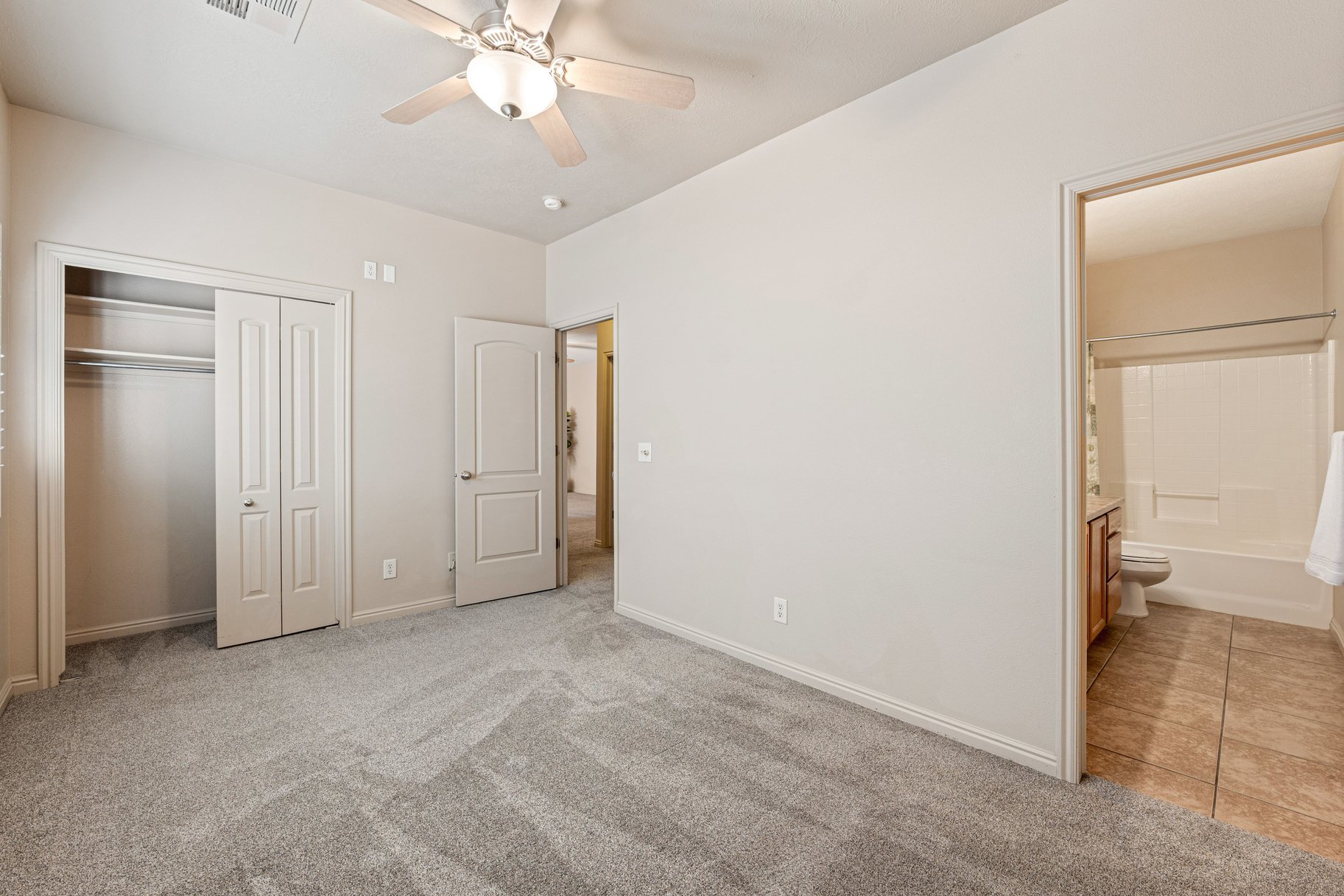  Easy Living Starts Here __Single-level Townhome, 2 Beds, 2 Baths, 2 Car Garage - 物件實景