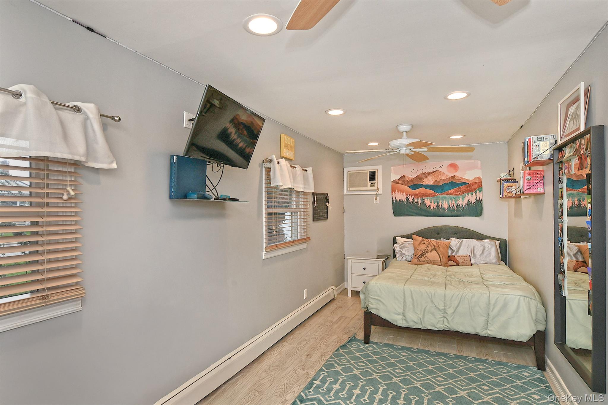 Hicksville, New York, 11801, United States, 3 Bedrooms Bedrooms, ,2 BathroomsBathrooms,Residential,For Sale,1986548