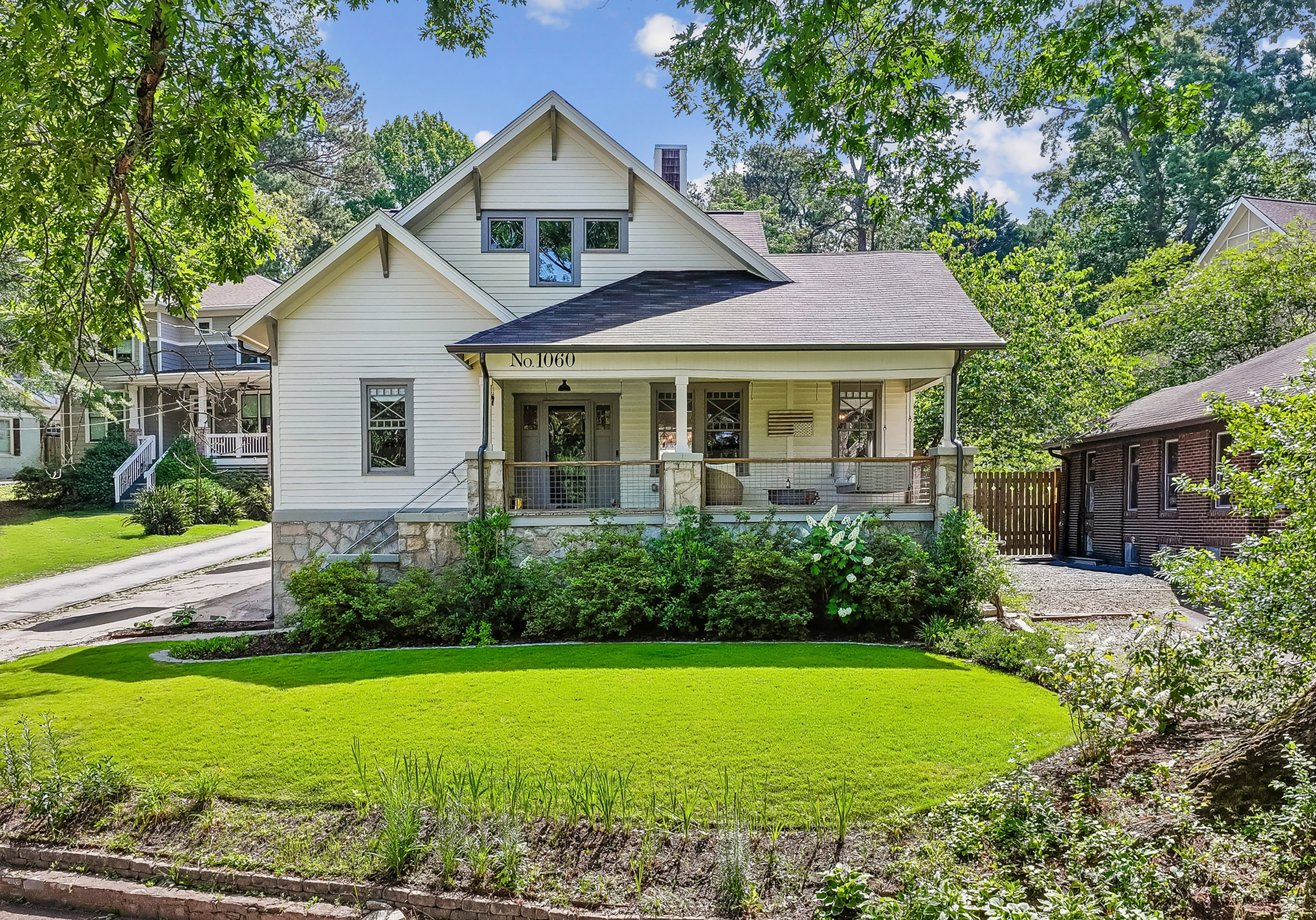  Renovated Bungalow Blends Historic Atlanta Character with Modern Luxury - 物件實景