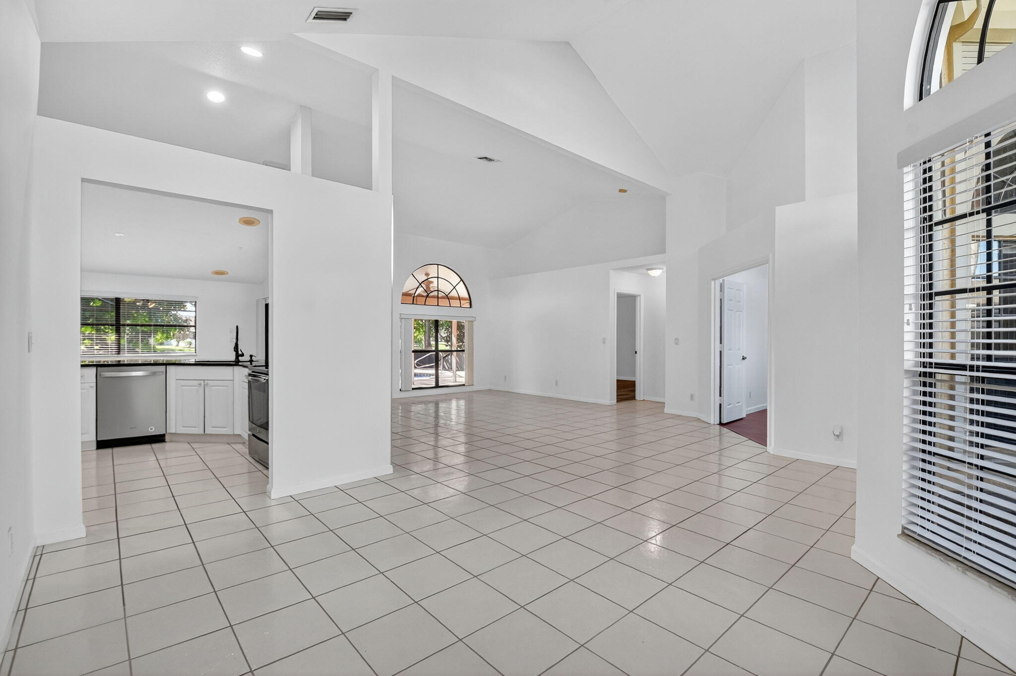 Royal Palm Beach, Florida, 33411, United States, 3 Bedrooms Bedrooms, ,2 BathroomsBathrooms,Residential,For Sale,1992913