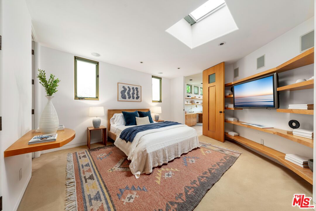 Pacific Palisades, California, 90272, United States, 4 Bedrooms Bedrooms, ,2 BathroomsBathrooms,Residential,For Sale,1770890
