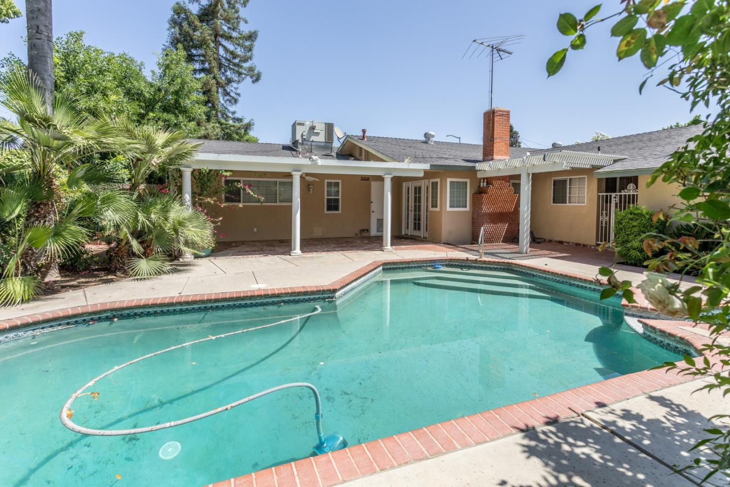 Clovis, California, 93611, United States, 4 Bedrooms Bedrooms, ,2 BathroomsBathrooms,Residential,For Sale,1907507