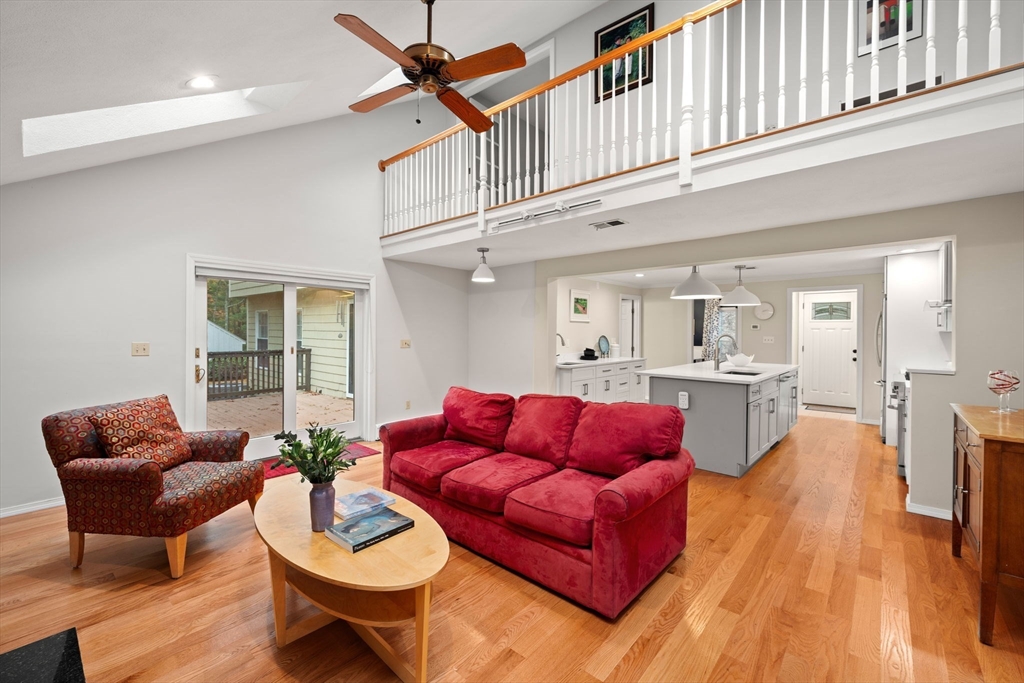 Andover, Massachusetts, 01810, United States, 4 Bedrooms Bedrooms, ,3 BathroomsBathrooms,Residential,For Sale,1987628