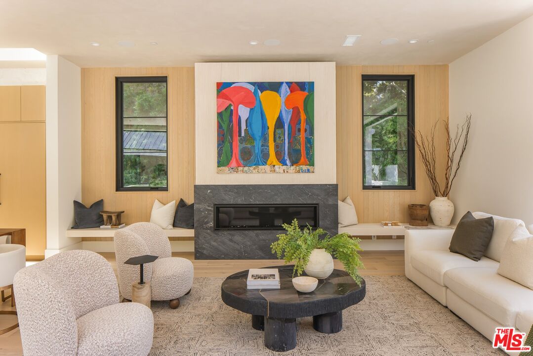 Los Angeles, California, 90049, United States, 5 Bedrooms Bedrooms, ,3 BathroomsBathrooms,Residential,For Sale,1839044