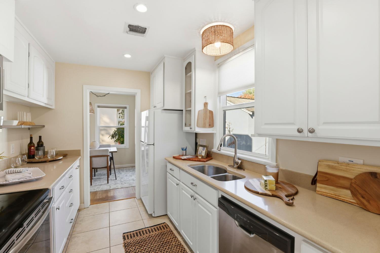 Sacramento, California, 95818, United States, 3 Bedrooms Bedrooms, ,1 BathroomBathrooms,Residential,For Sale,1989642