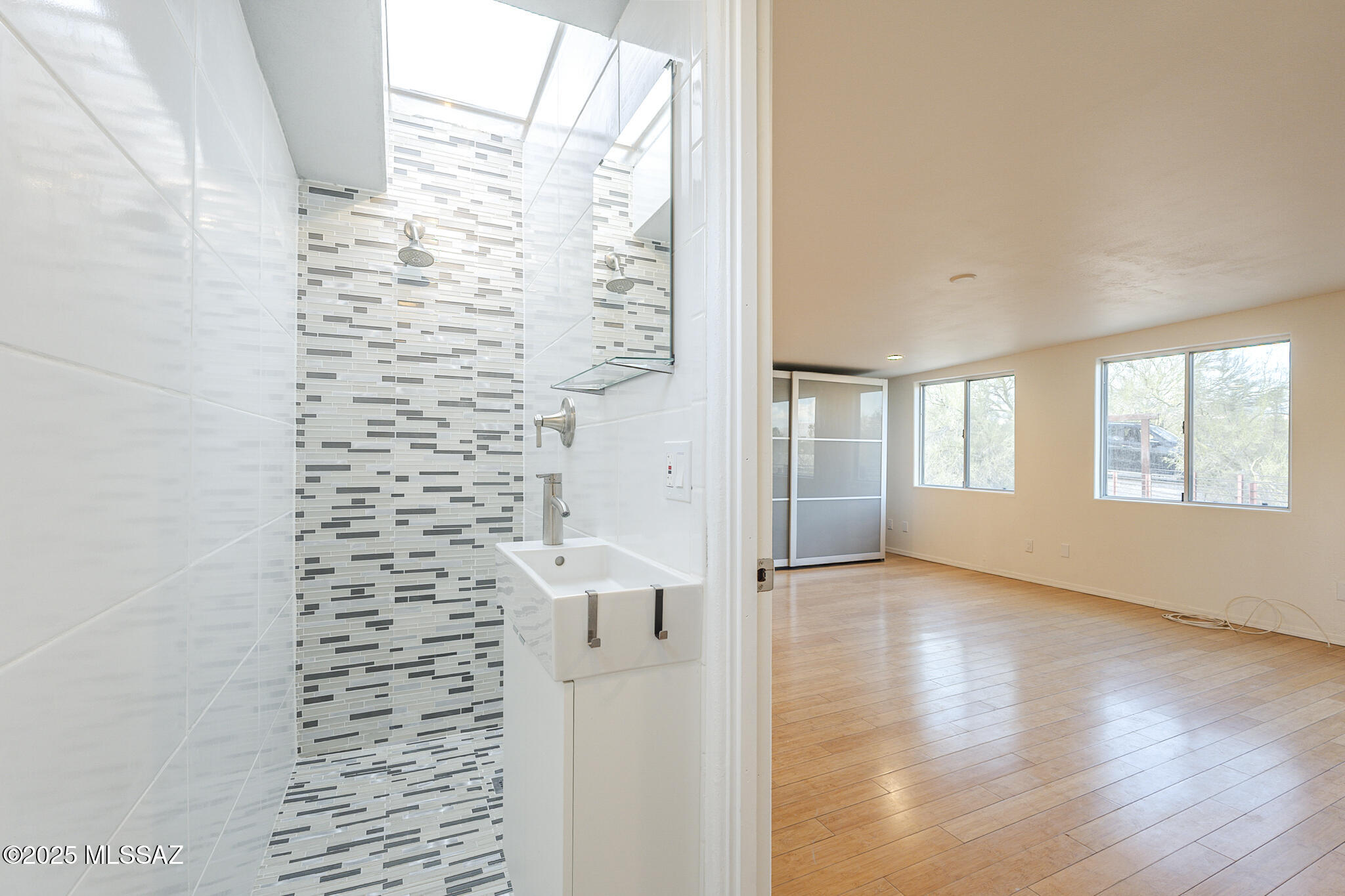 Tucson, Arizona, 85750, United States, 4 Bedrooms Bedrooms, ,3 BathroomsBathrooms,Residential,For Sale,1883244