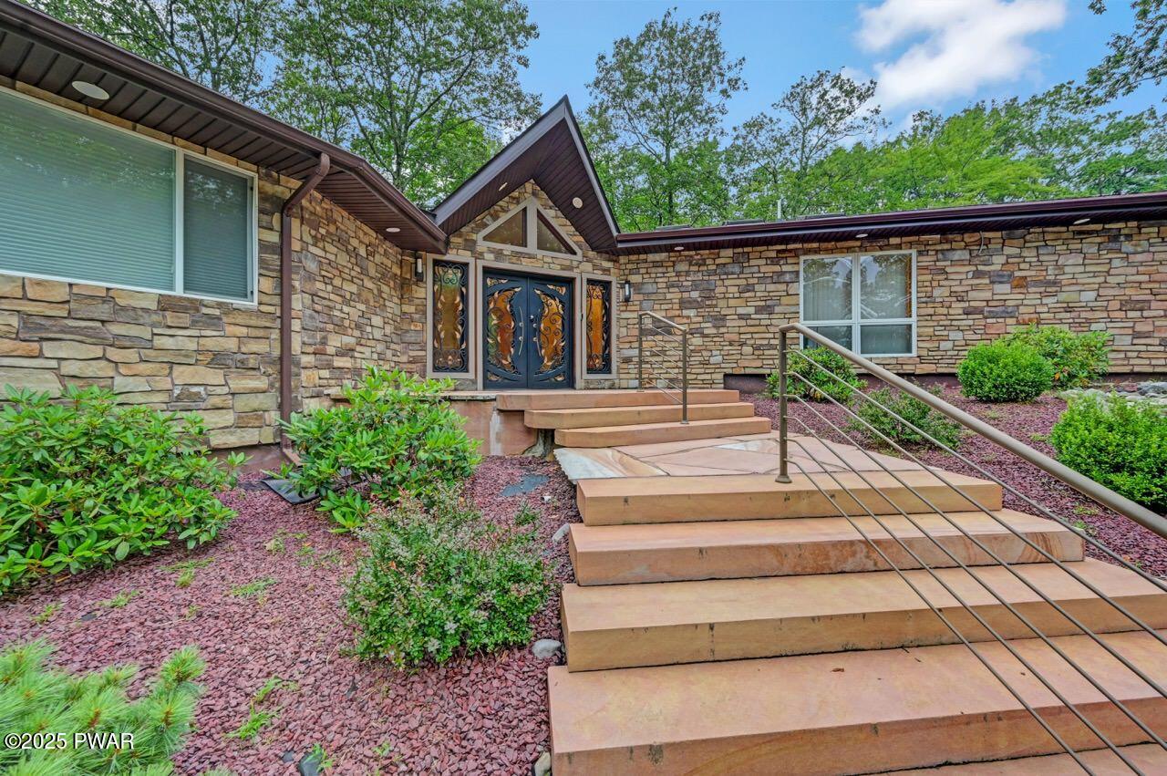 Hawley, Pennsylvania, 18428, United States, 3 Bedrooms Bedrooms, ,3 BathroomsBathrooms,Residential,For Sale,1937787
