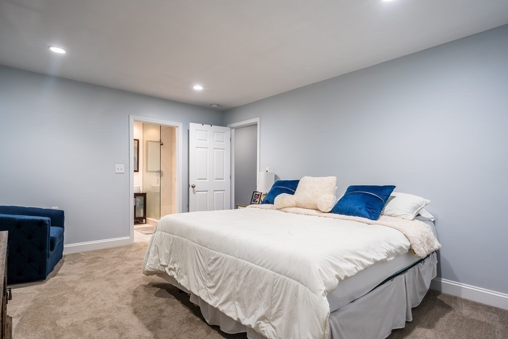 Wrentham, Massachusetts, 02093, United States, 3 Bedrooms Bedrooms, ,5 BathroomsBathrooms,Residential,For Sale,1851924