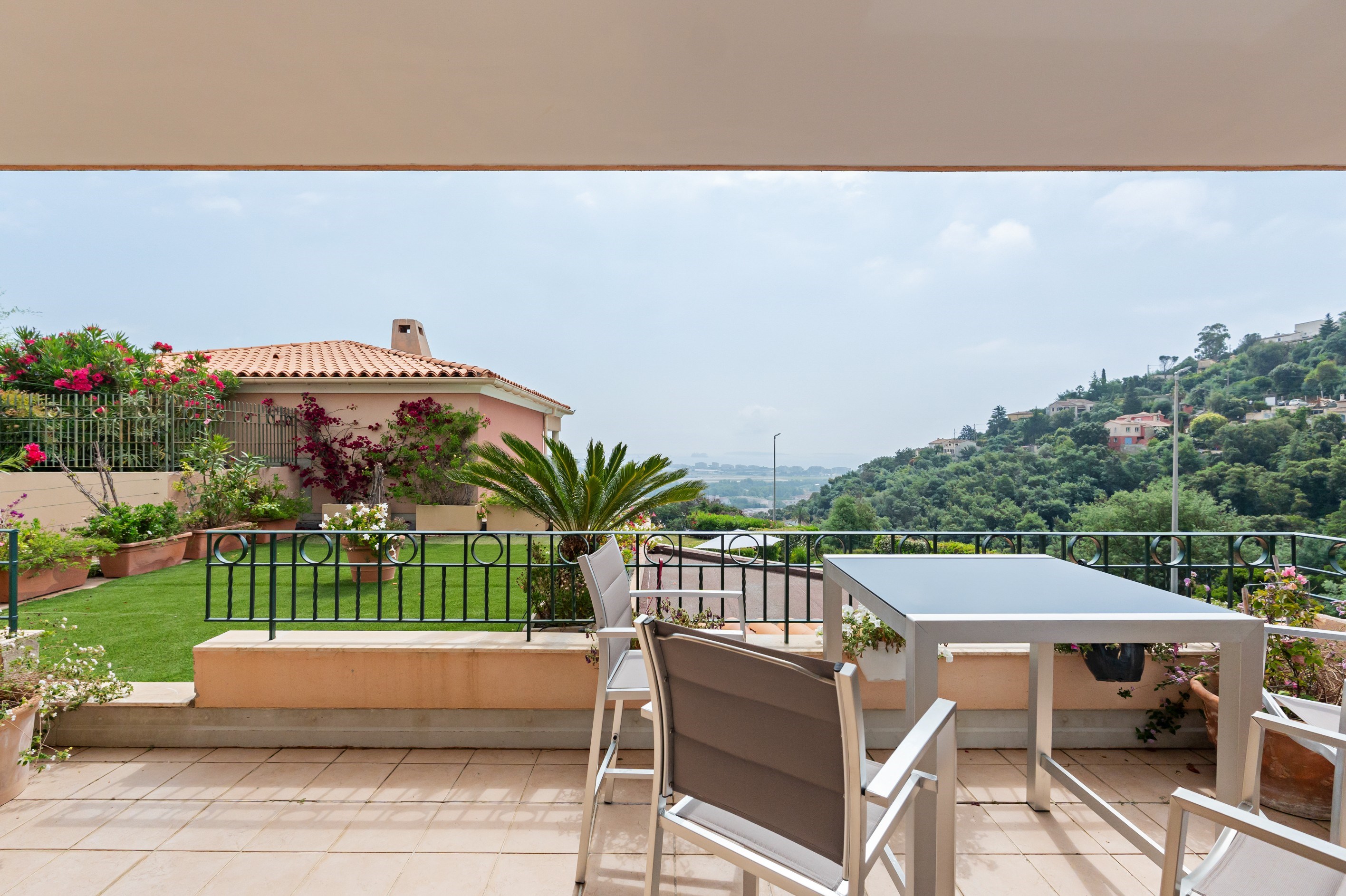  Mandelieu-la-Napoule, duplex apartment with sea view, private garden and pool - 物件實景