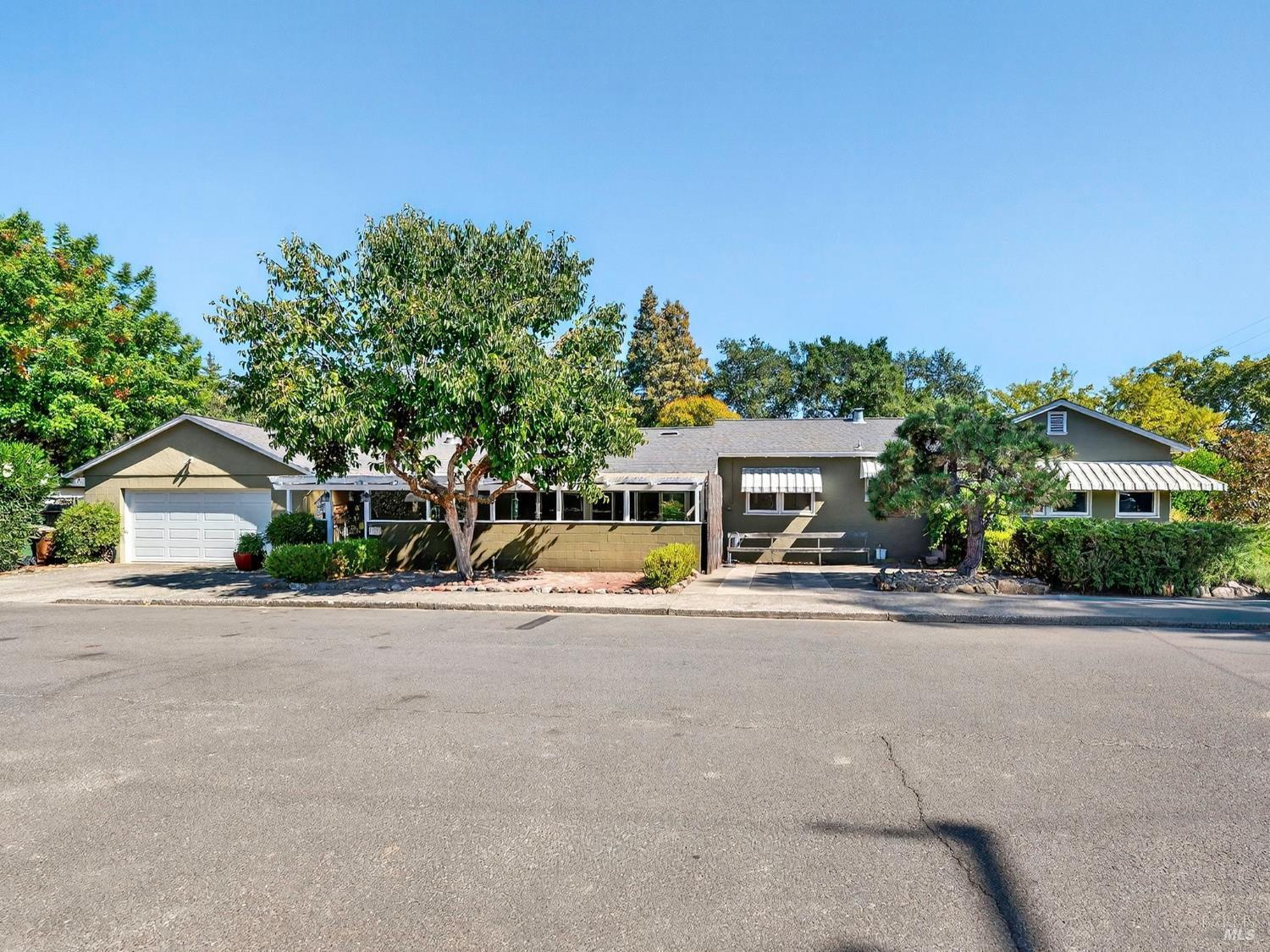 St. Helena, California, 94574, United States, 2 Bedrooms Bedrooms, ,2 BathroomsBathrooms,Residential,For Sale,1932187