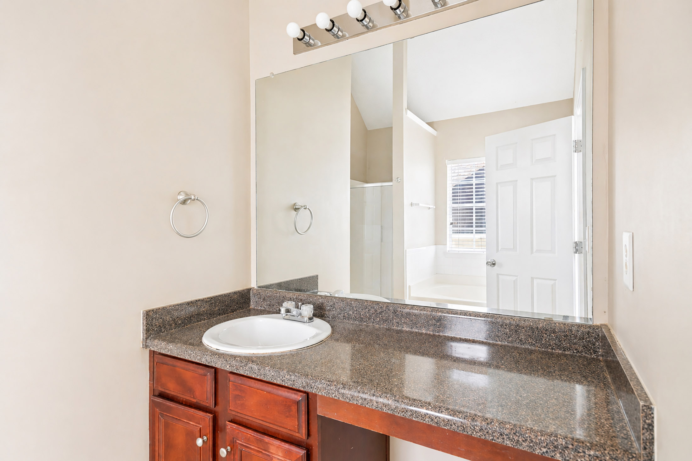  Light, Space and Livability Nestled in the Heart of Villa Rica - 物件實景