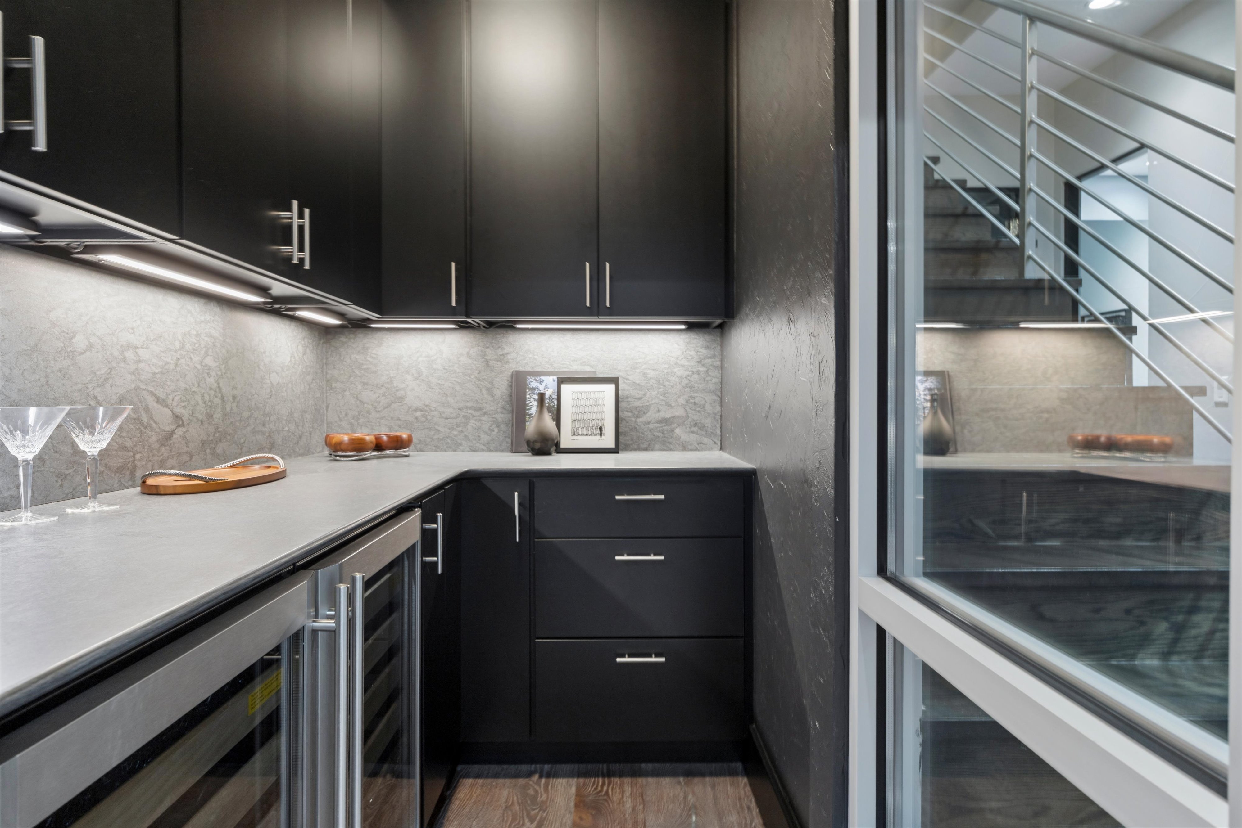  Contemporary residence combines sophisticated design with functional floor plan - 物件實景