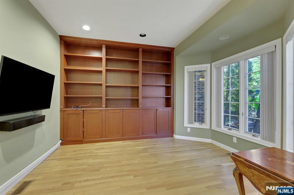 Park Ridge, New Jersey, 07656, United States, 3 Bedrooms Bedrooms, ,5 BathroomsBathrooms,Residential,For Sale,2001843