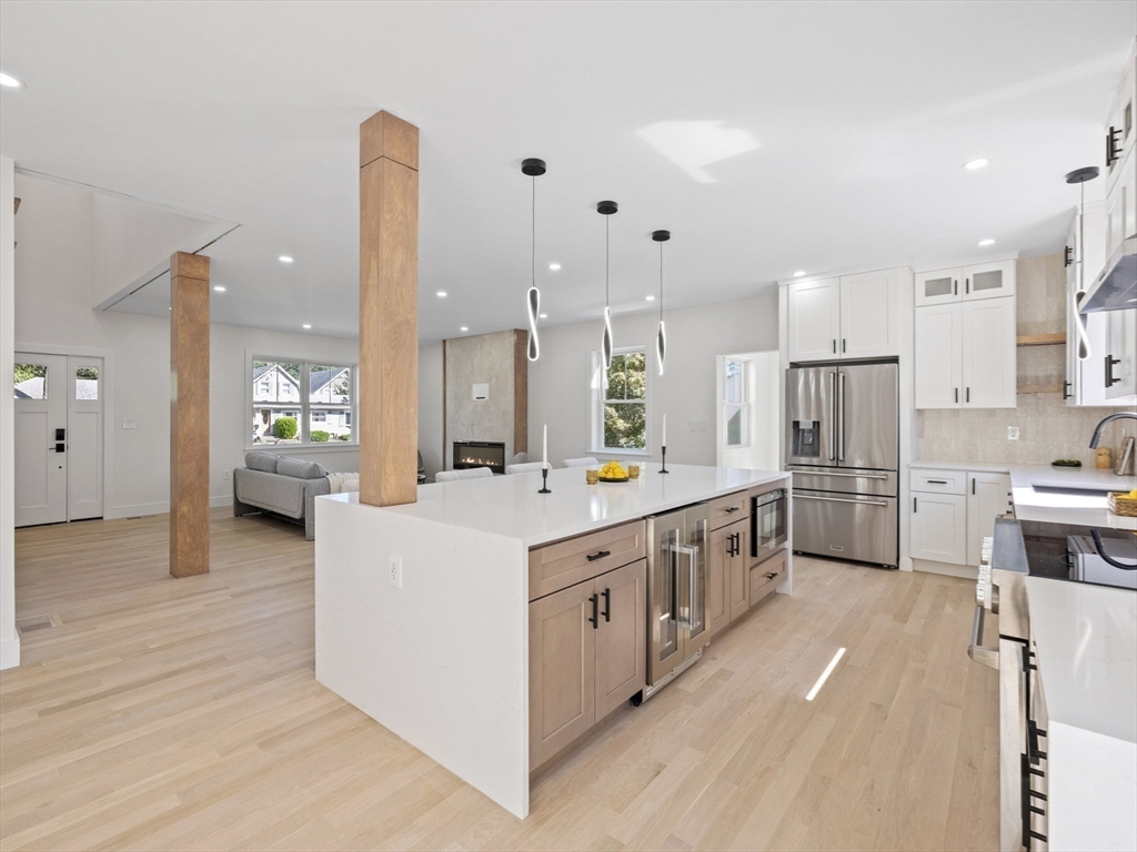 Wakefield, Massachusetts, 01880, United States, 4 Bedrooms Bedrooms, ,5 BathroomsBathrooms,Residential,For Sale,1938527