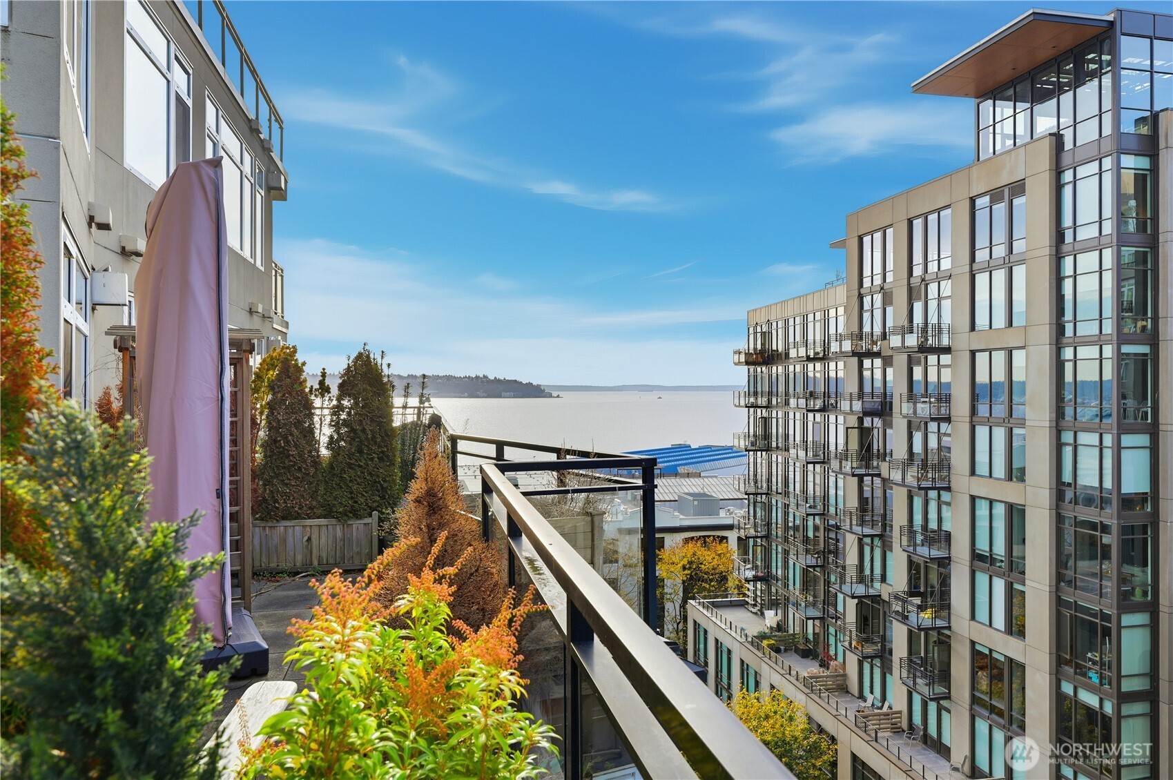 Seattle, Washington, 98121, United States, 1 Bedroom Bedrooms, ,Residential,For Sale,1992082