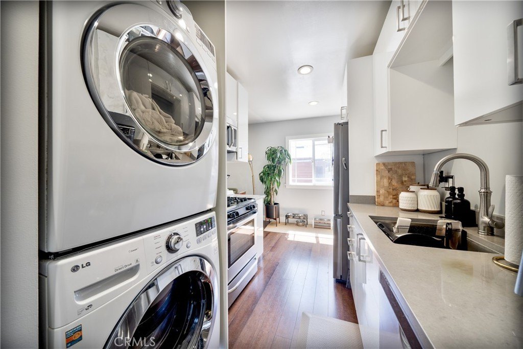 Venice, California, 90291, United States, 10 Bedrooms Bedrooms, ,8 BathroomsBathrooms,Residential,For Sale,1826994
