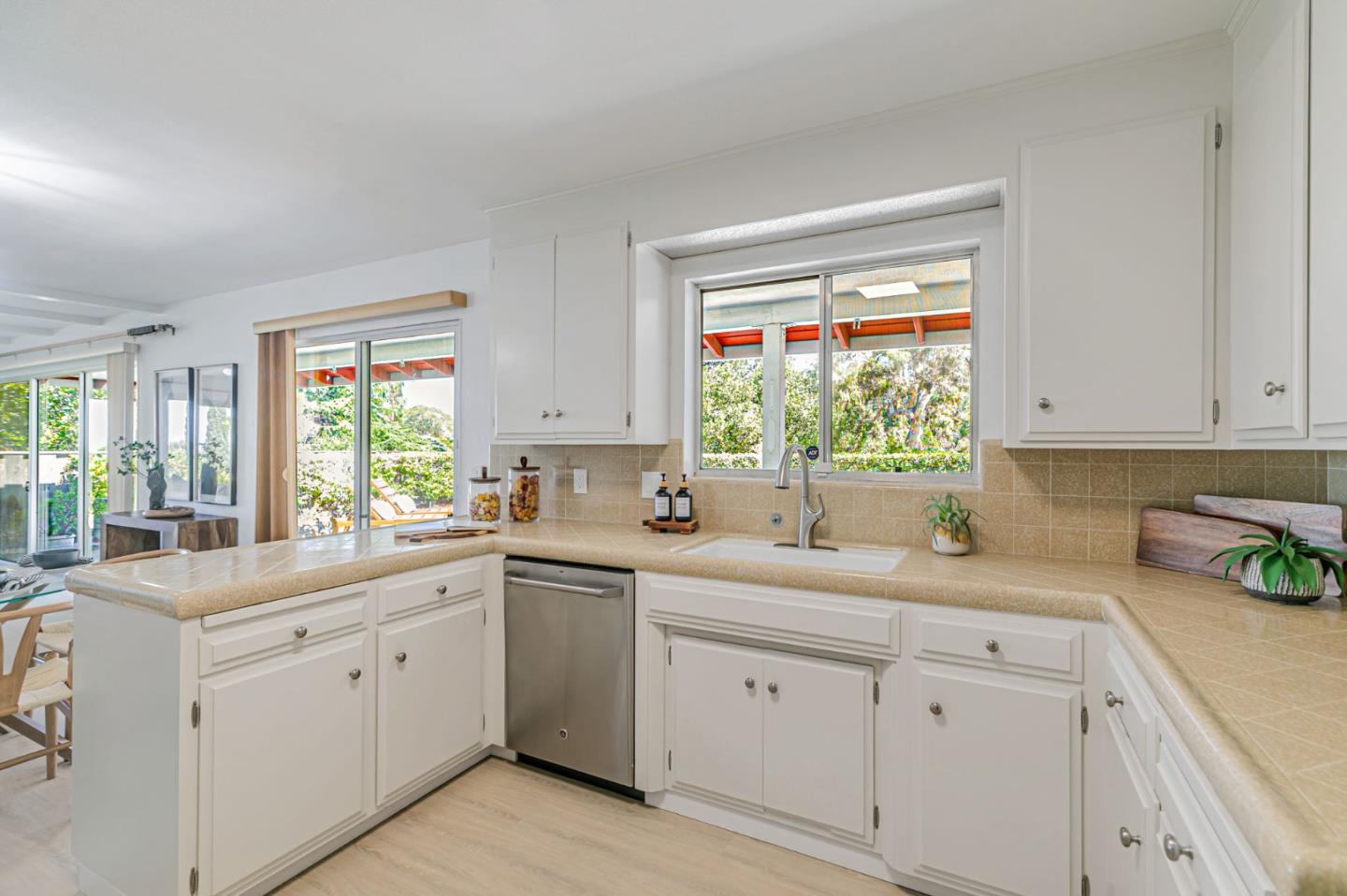 Los Altos, California, 94024, United States, 3 Bedrooms Bedrooms, ,2 BathroomsBathrooms,Residential,For Sale,1941644