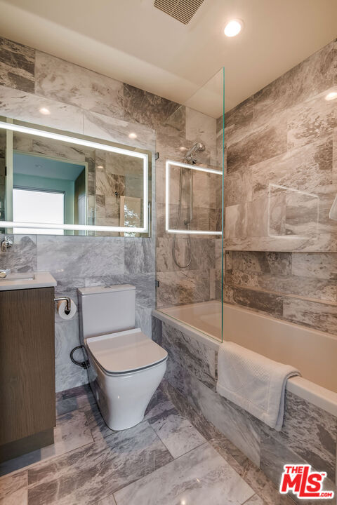 Los Angeles, California, 90069, United States, 4 Bedrooms Bedrooms, ,5 BathroomsBathrooms,Residential,For Sale,1759770
