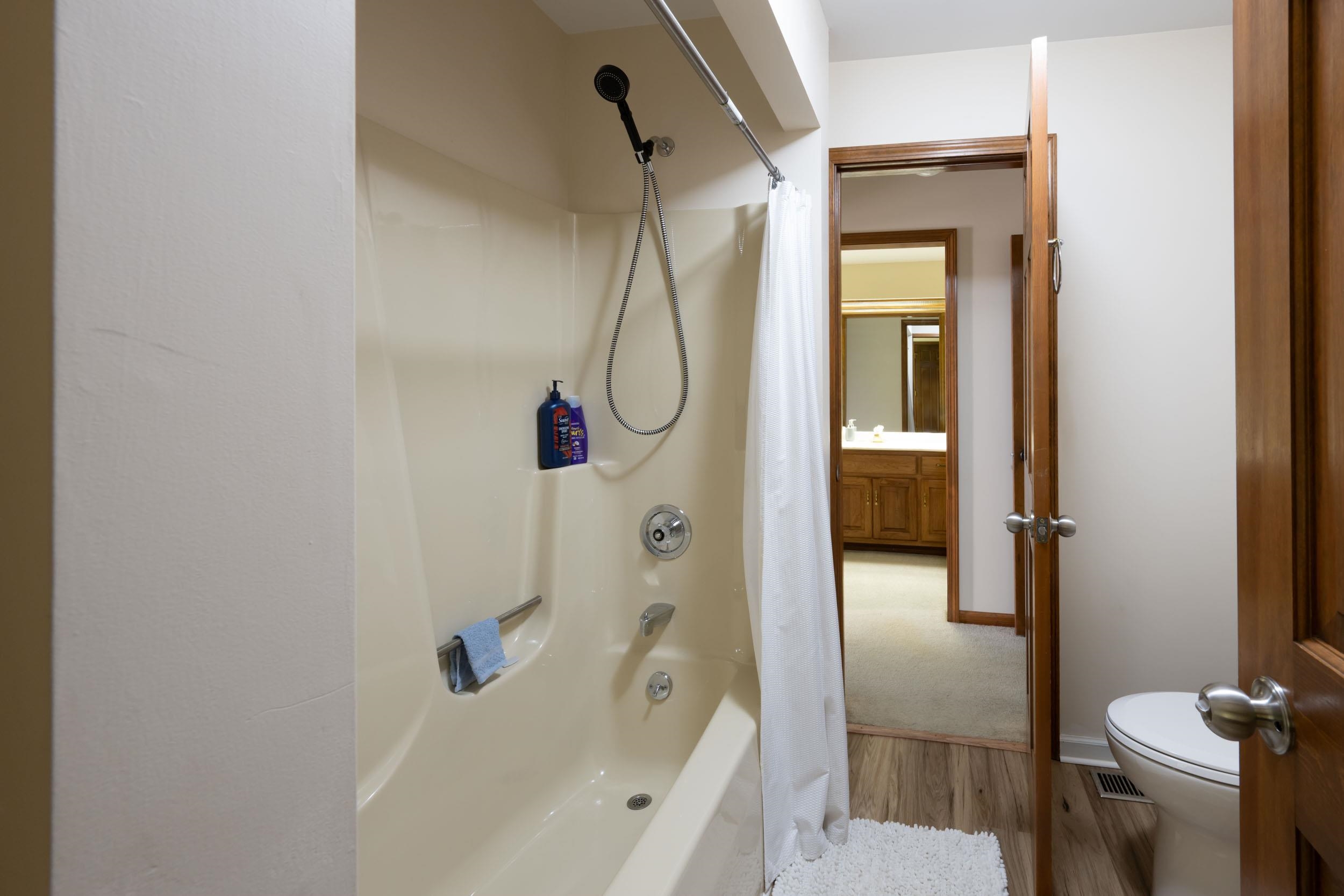 Fort Wayne, Indiana, 46804, United States, 3 Bedrooms Bedrooms, ,4 BathroomsBathrooms,Residential,For Sale,1941631