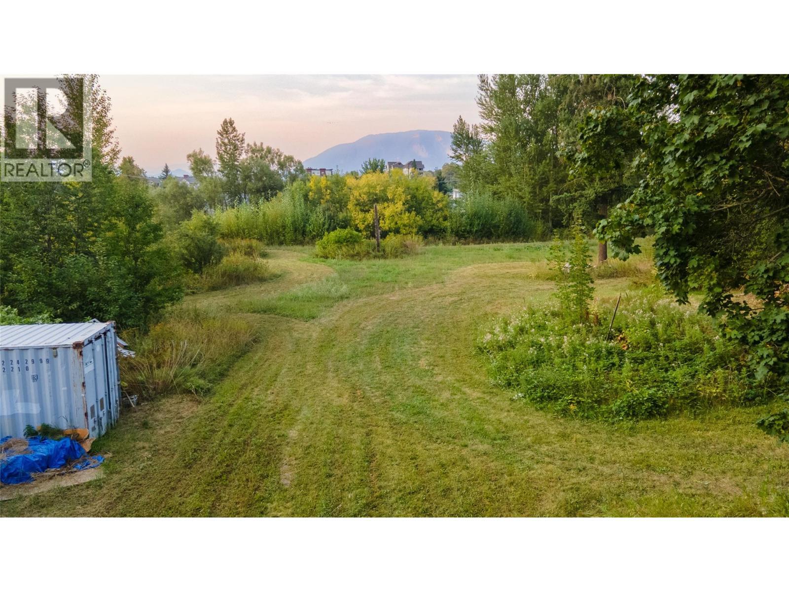 SALMON ARM, British Columbia, V1E 1J3, CA, 4 Bedrooms Bedrooms, ,2 BathroomsBathrooms,Residential,For Sale,1950734