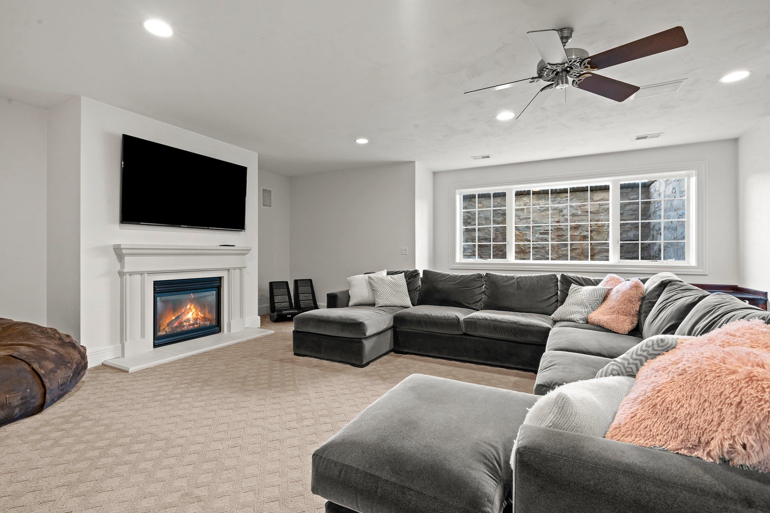 MENASHA, Wisconsin, 54952, United States, 6 Bedrooms Bedrooms, ,5 BathroomsBathrooms,Residential,For Sale,1994548