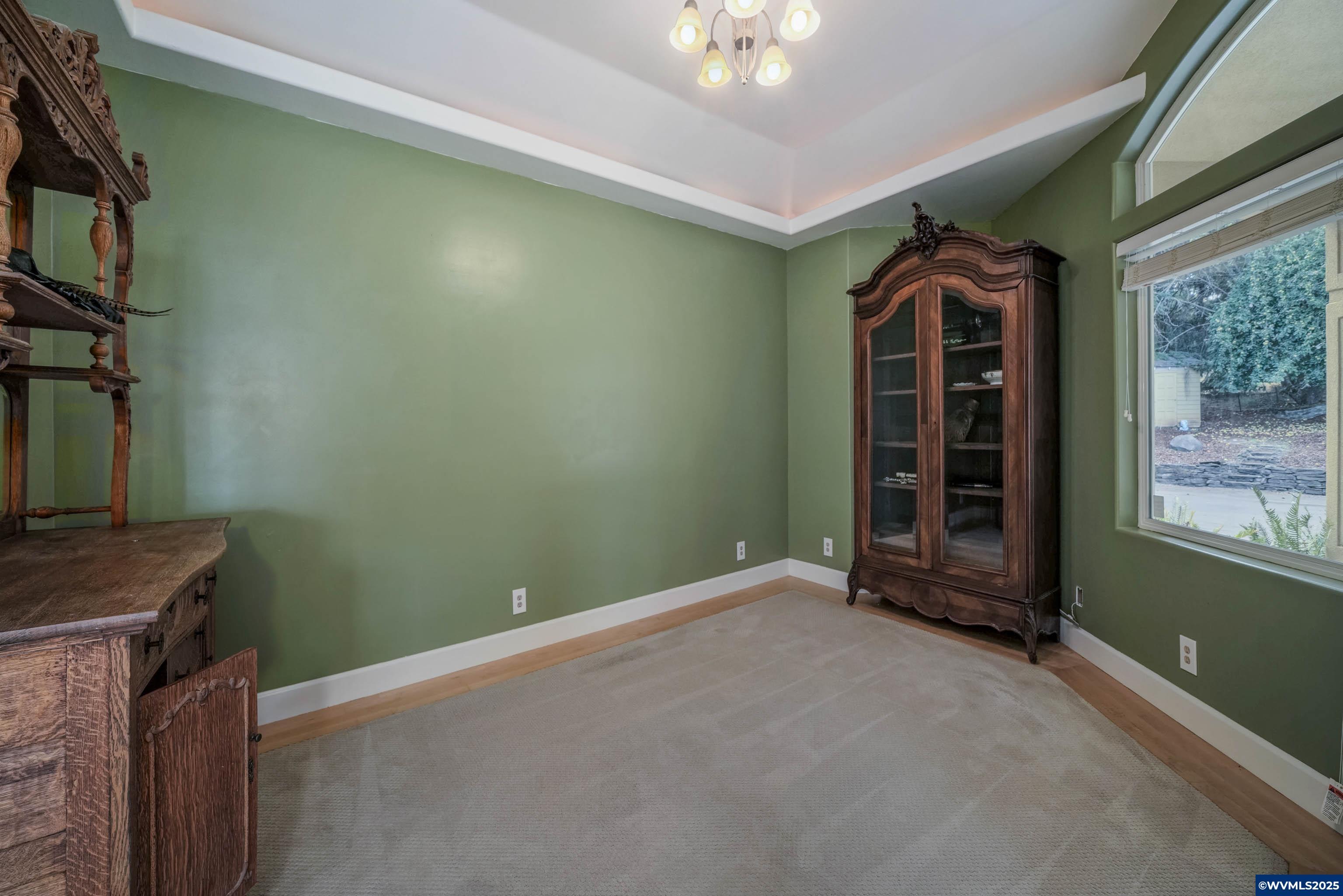 Salem, Oregon, 97306, United States, 6 Bedrooms Bedrooms, ,5 BathroomsBathrooms,Residential,For Sale,1911062