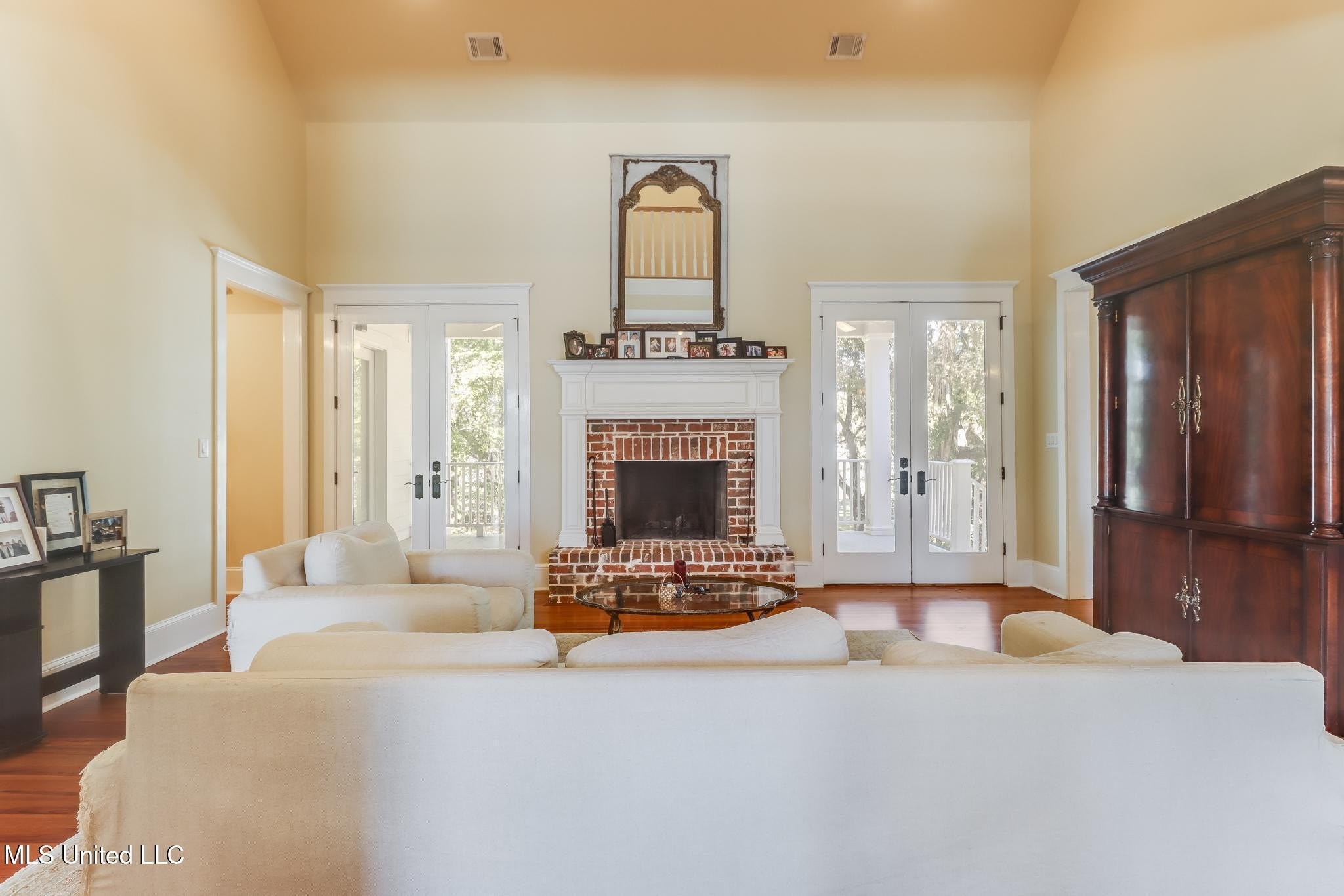 Pascagoula, Mississippi, 39581, United States, 5 Bedrooms Bedrooms, ,6 BathroomsBathrooms,Residential,For Sale,1977278