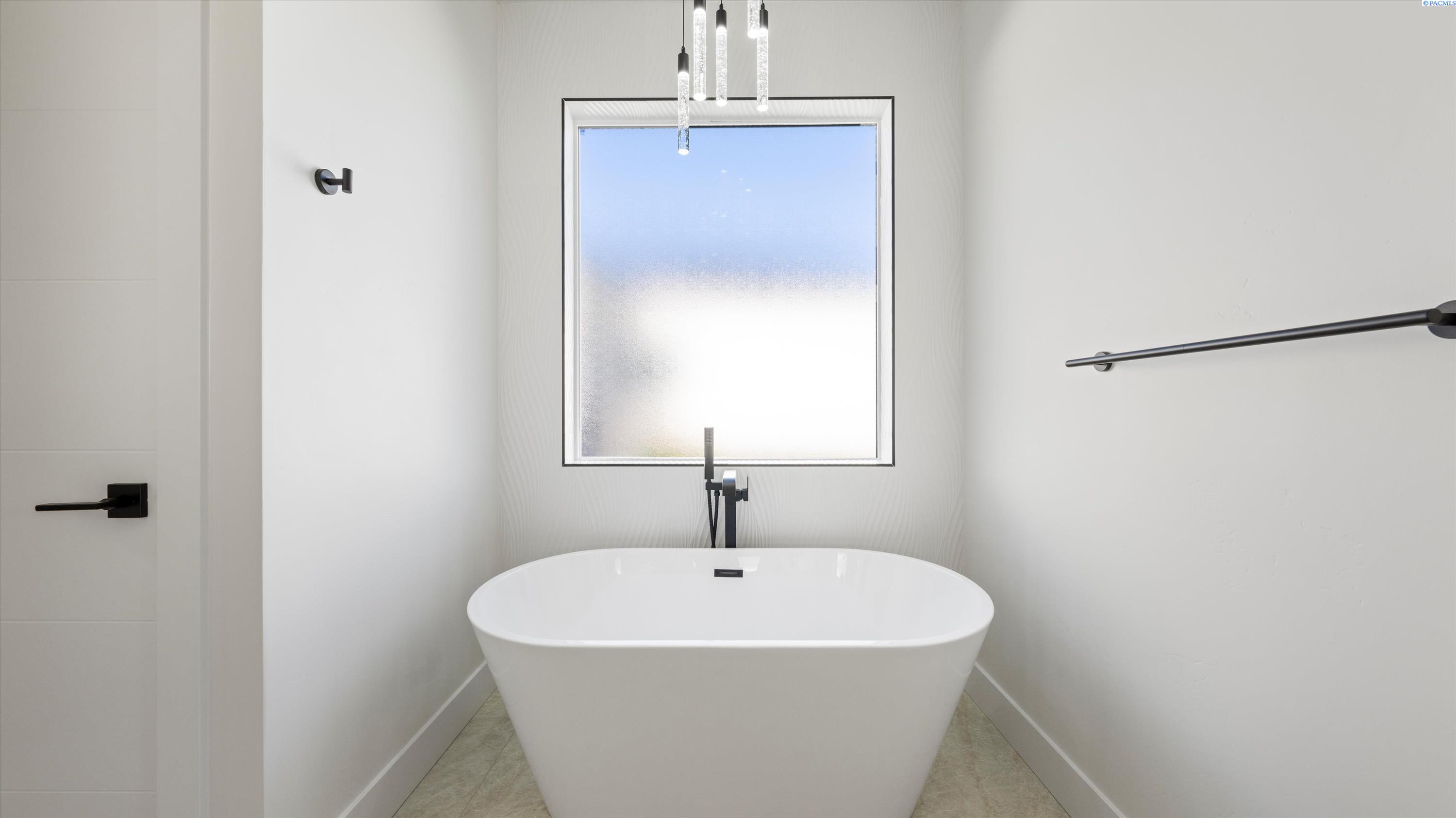 Richland, Washington, 99352, United States, 3 Bedrooms Bedrooms, ,2 BathroomsBathrooms,Residential,For Sale,2000656