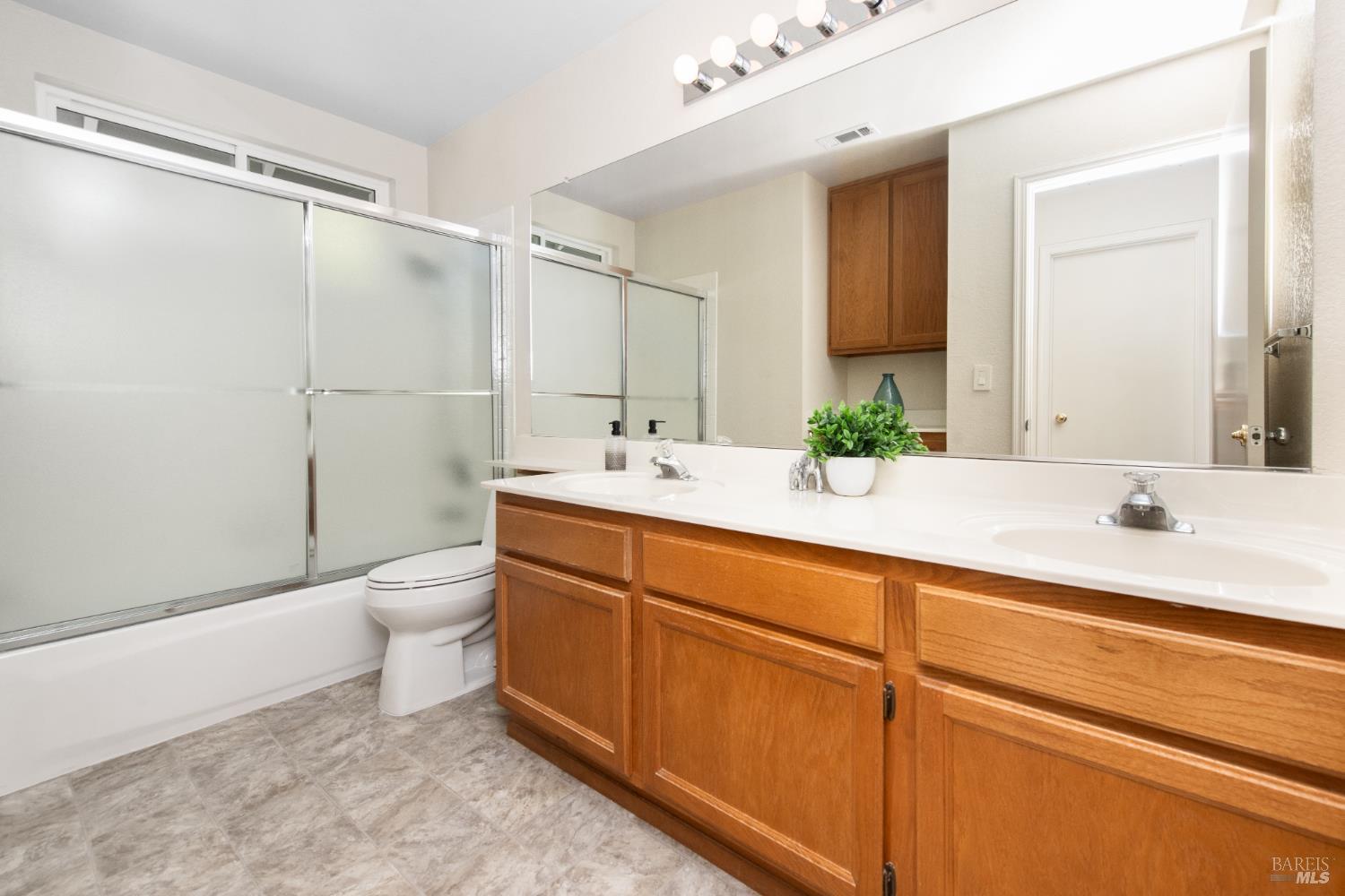 Fairfield, California, 94533, United States, 4 Bedrooms Bedrooms, ,3 BathroomsBathrooms,Residential,For Sale,1928647