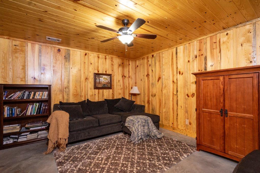 LaGrange, Georgia, 30240, United States, 2 Bedrooms Bedrooms, ,2 BathroomsBathrooms,Residential,For Sale,1865221