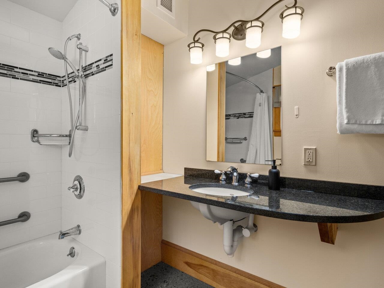 Ripton, Vermont, 05766, United States, 11 Bedrooms Bedrooms, ,11 BathroomsBathrooms,Residential,For Sale,1736347