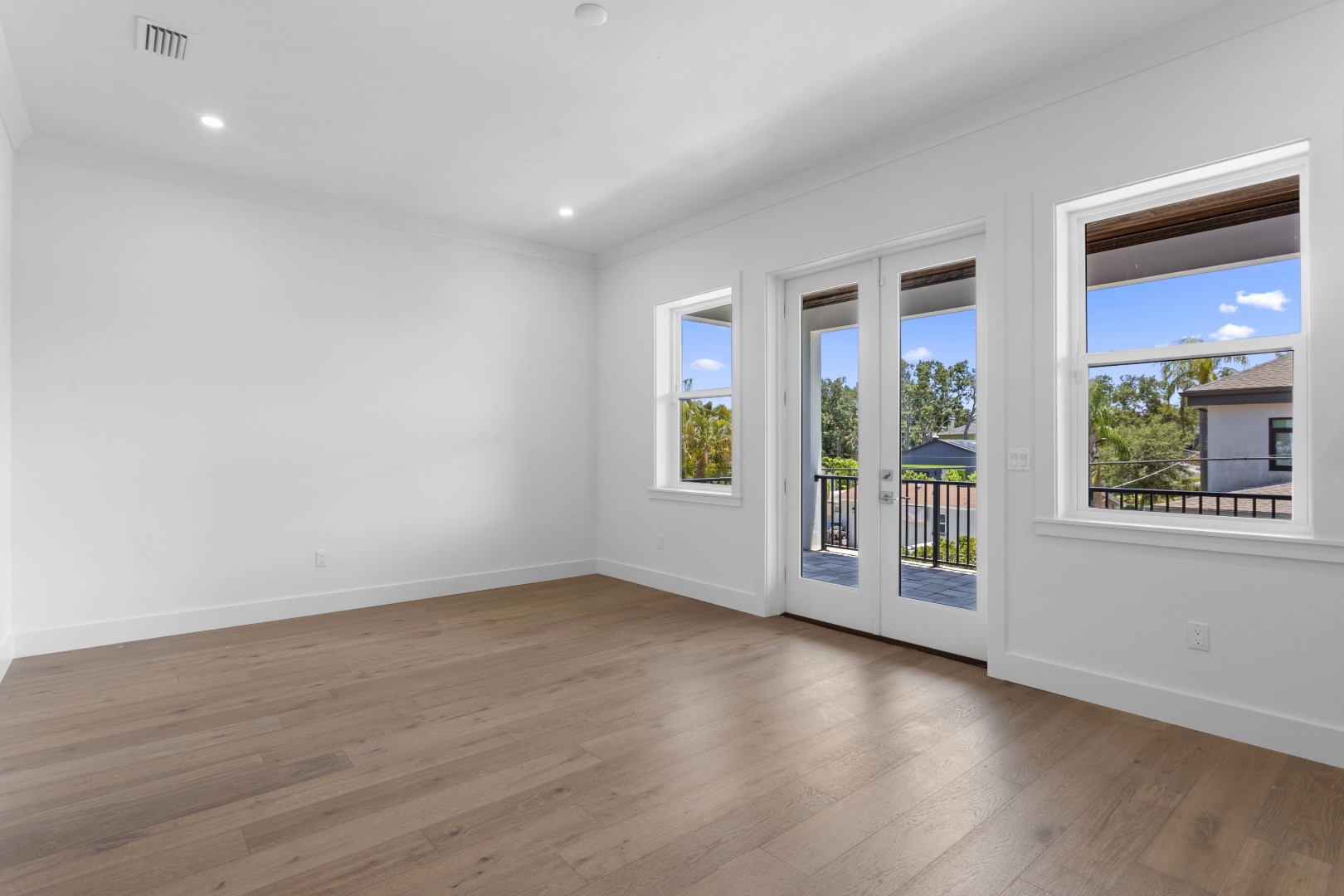 Tampa, Florida, 33611, United States, 6 Bedrooms Bedrooms, ,6 BathroomsBathrooms,Residential,For Sale,1981634