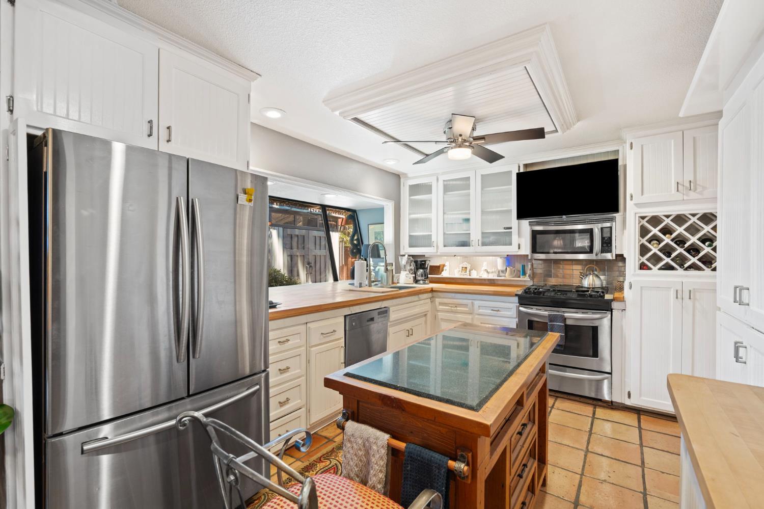 Davis, California, 95616, United States, 4 Bedrooms Bedrooms, ,5 BathroomsBathrooms,Residential,For Sale,1895381