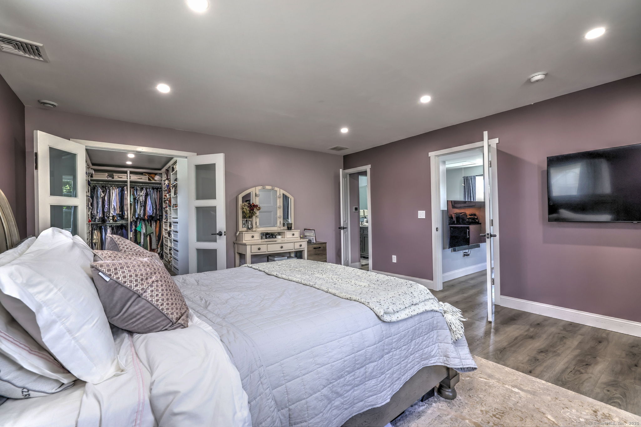 Milford, Connecticut, 06460, United States, 4 Bedrooms Bedrooms, ,3 BathroomsBathrooms,Residential,For Sale,1939362