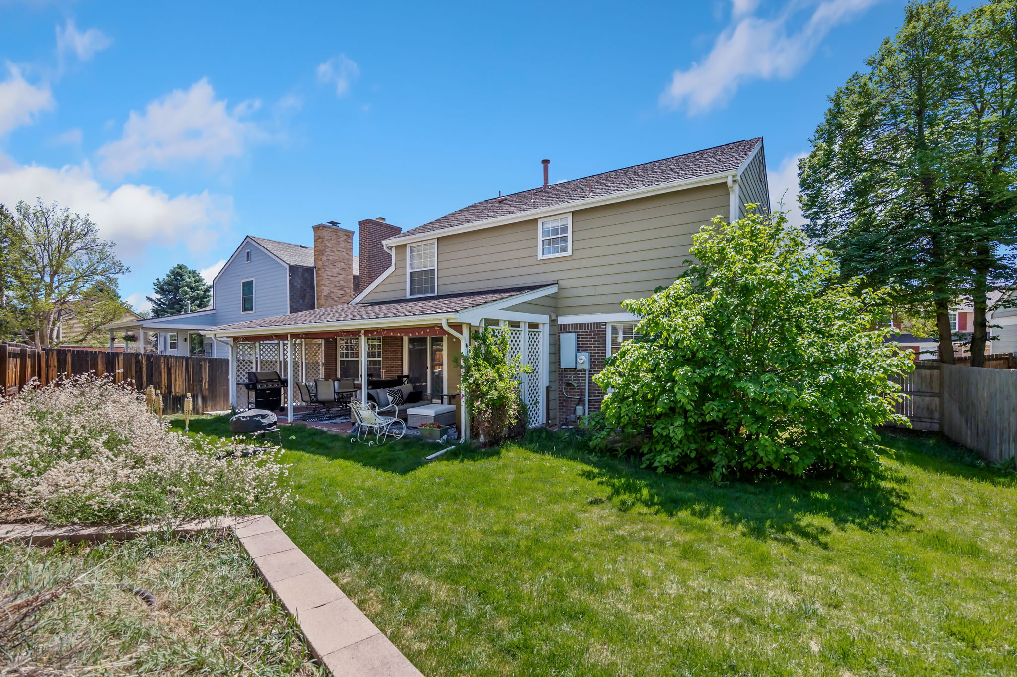  Spacious 5-bedroom, 4-bath home in the highly sought-after Governors Ranch - 物件實景