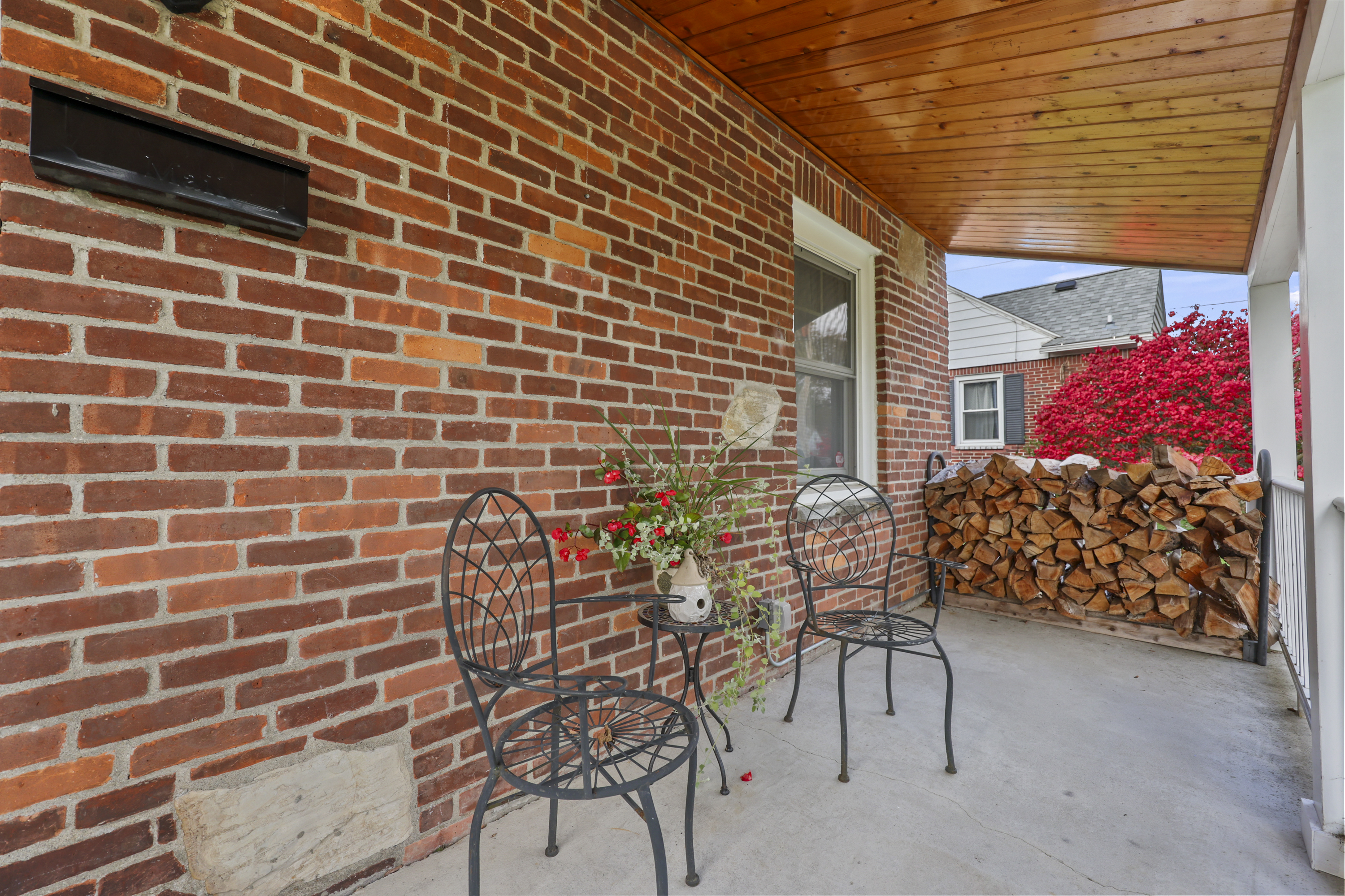  Charming New England Brick Beauty - 物件實景