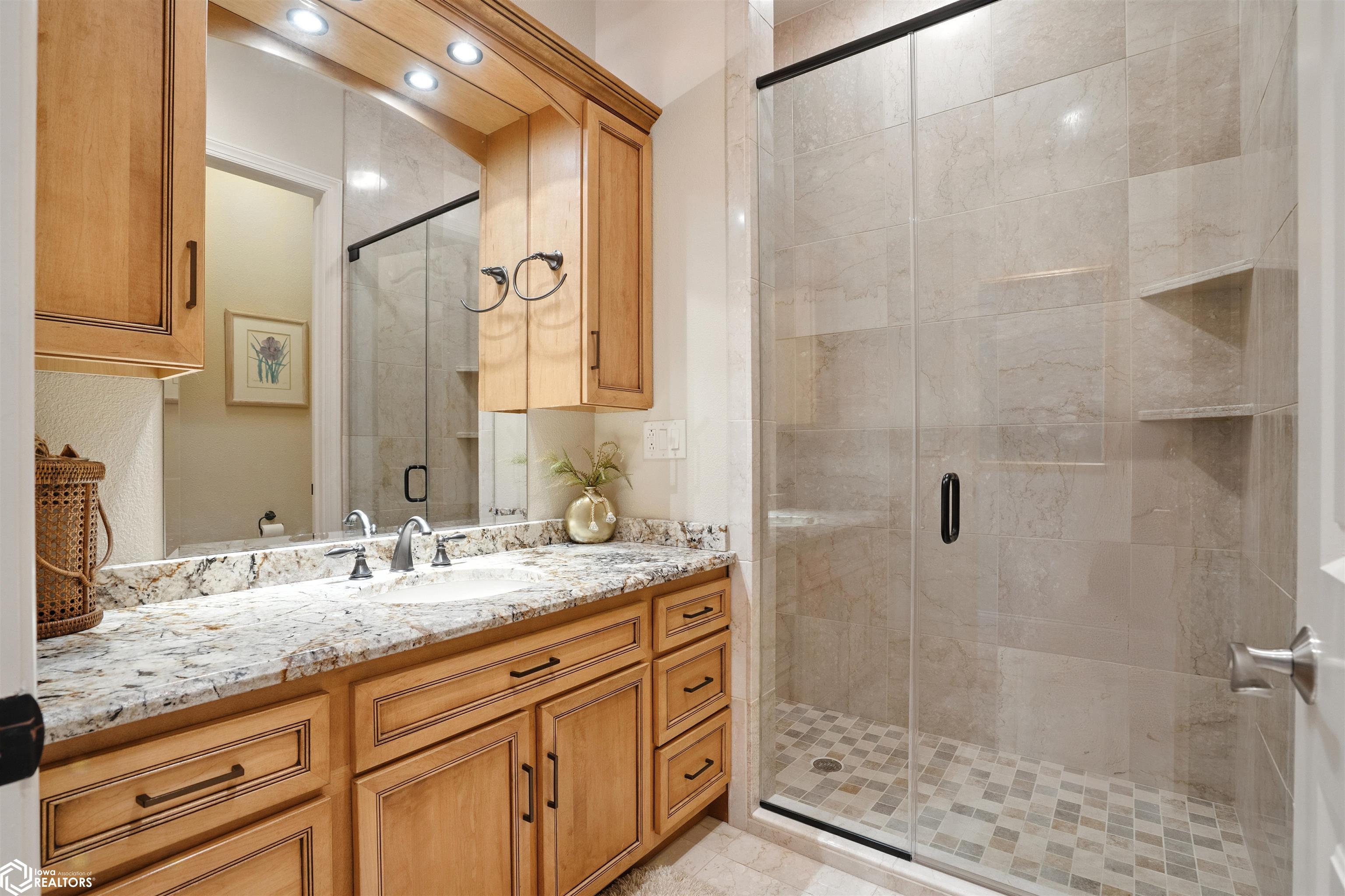 Burlington, Iowa, 52601, United States, 4 Bedrooms Bedrooms, ,5 BathroomsBathrooms,Residential,For Sale,1975547