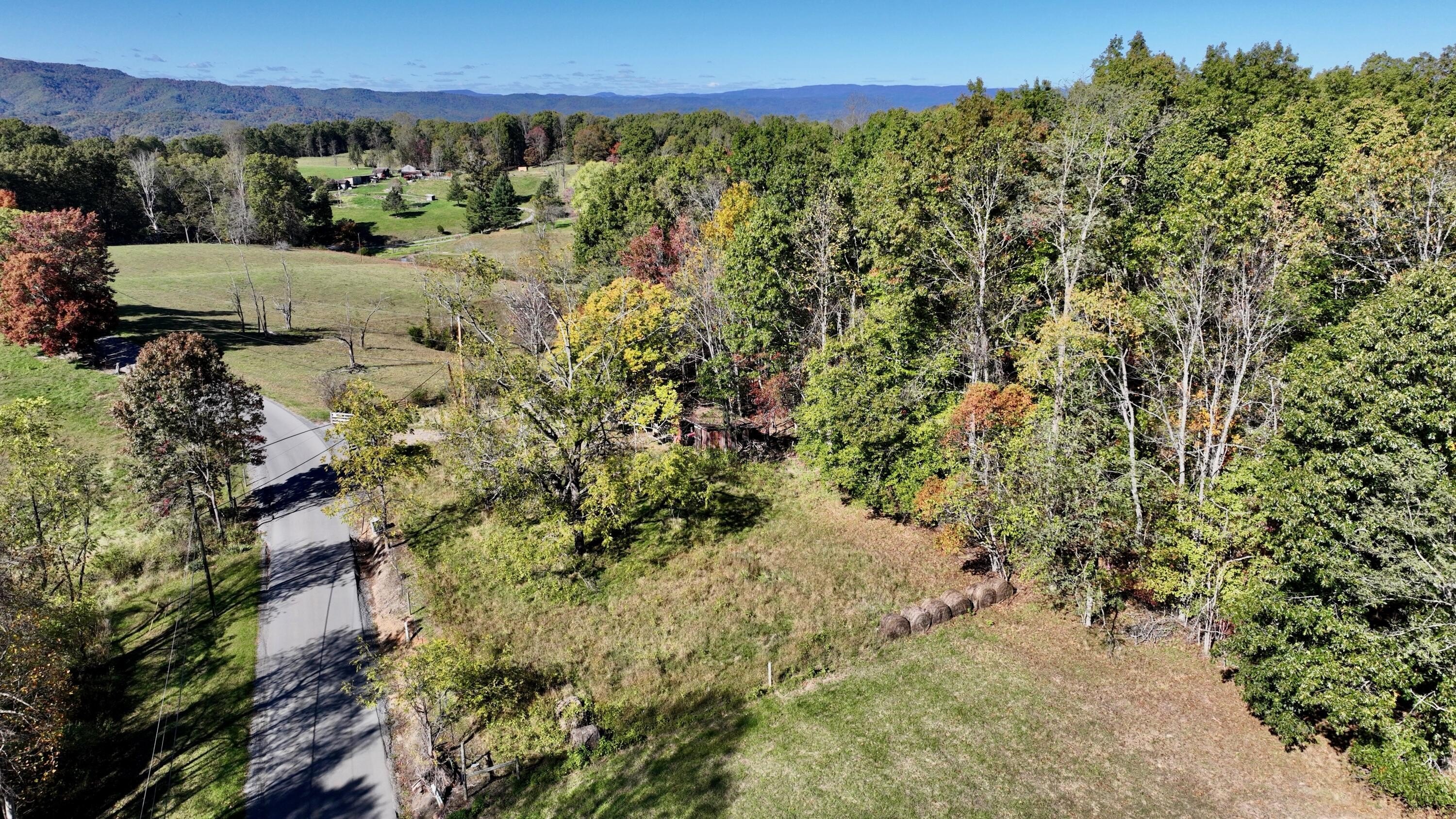 5557 Flat Mountain Rd, Alderson, West Virginia, 24910, United States, 3 Bedrooms Bedrooms, ,4 BathroomsBathrooms,Residential,For Sale,5557 Flat Mountain Rd,1644446