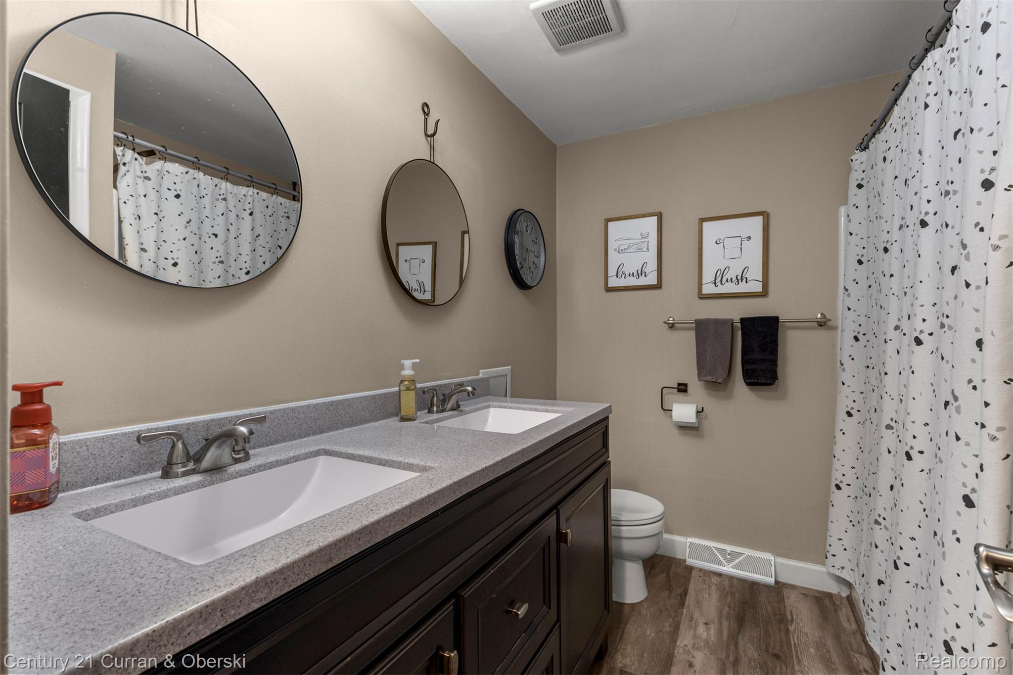 Canton Charter Township, Michigan, 48188, United States, 5 Bedrooms Bedrooms, ,3 BathroomsBathrooms,Residential,For Sale,1904333