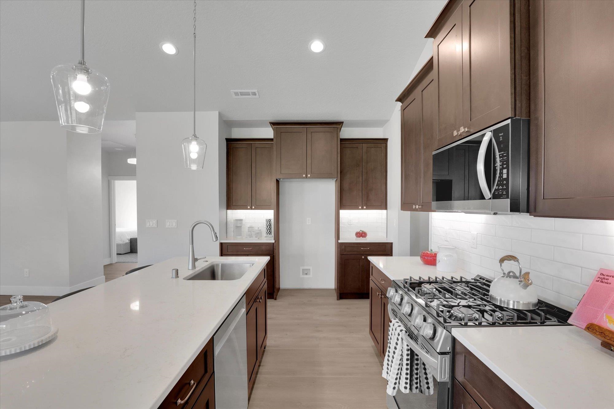 Deer Park, Washington, 99006, United States, 3 Bedrooms Bedrooms, ,2 BathroomsBathrooms,Residential,For Sale,1994533