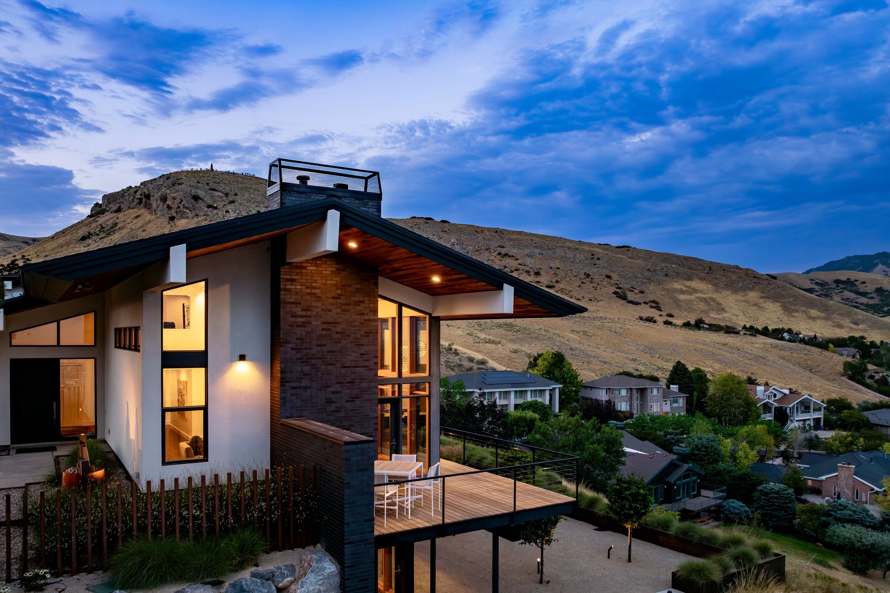  Stunning Contemporary Home with Commanding Views - 物件實景