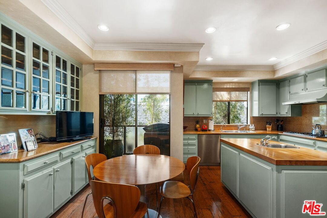 Beverly Hills, California, 90210, United States, 2 Bedrooms Bedrooms, ,3 BathroomsBathrooms,Residential,For Sale,1766726