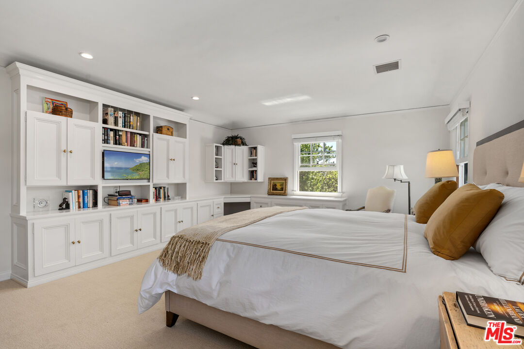 Los Angeles, California, 90024, United States, 6 Bedrooms Bedrooms, ,6 BathroomsBathrooms,Residential,For Sale,1925414
