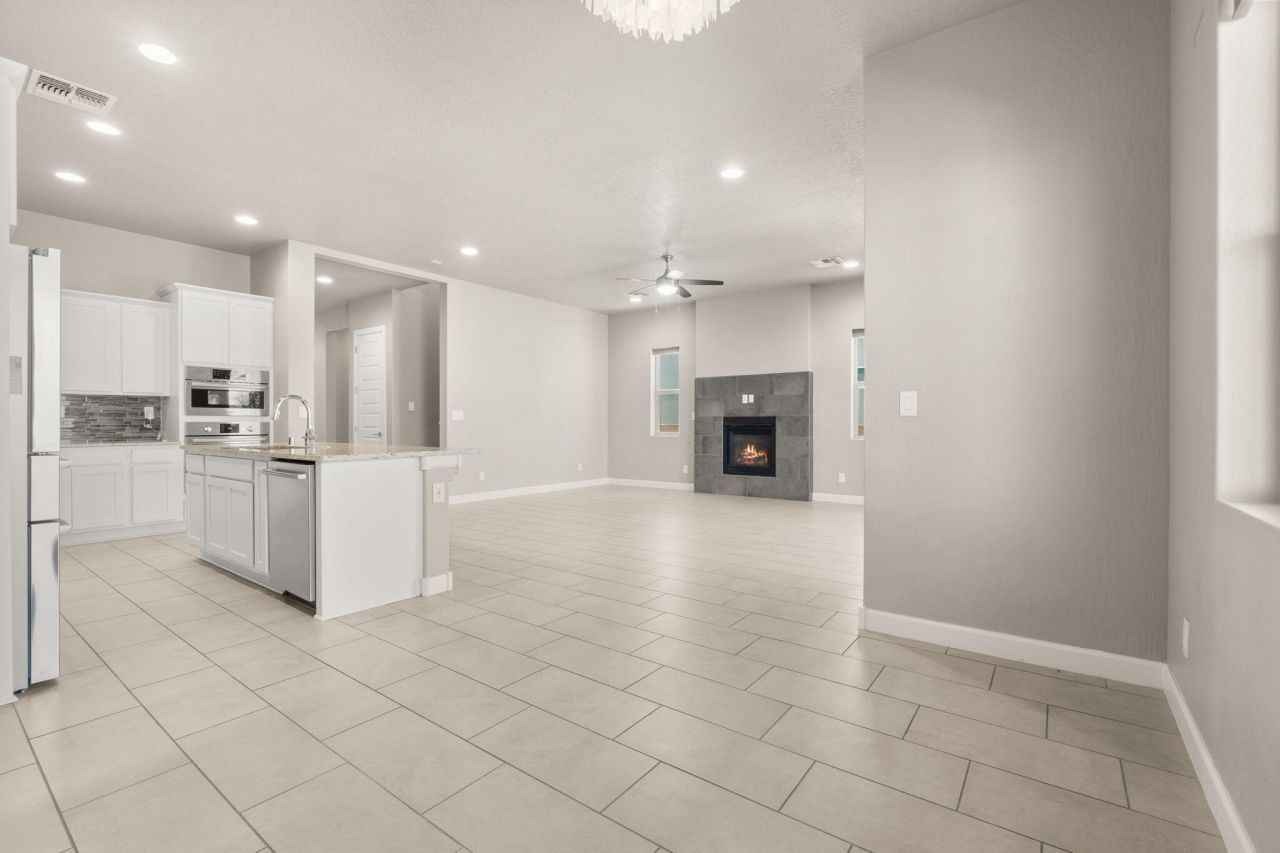 Rio Rancho, New Mexico, 87124, United States, 4 Bedrooms Bedrooms, ,3 BathroomsBathrooms,Residential,For Sale,1924973
