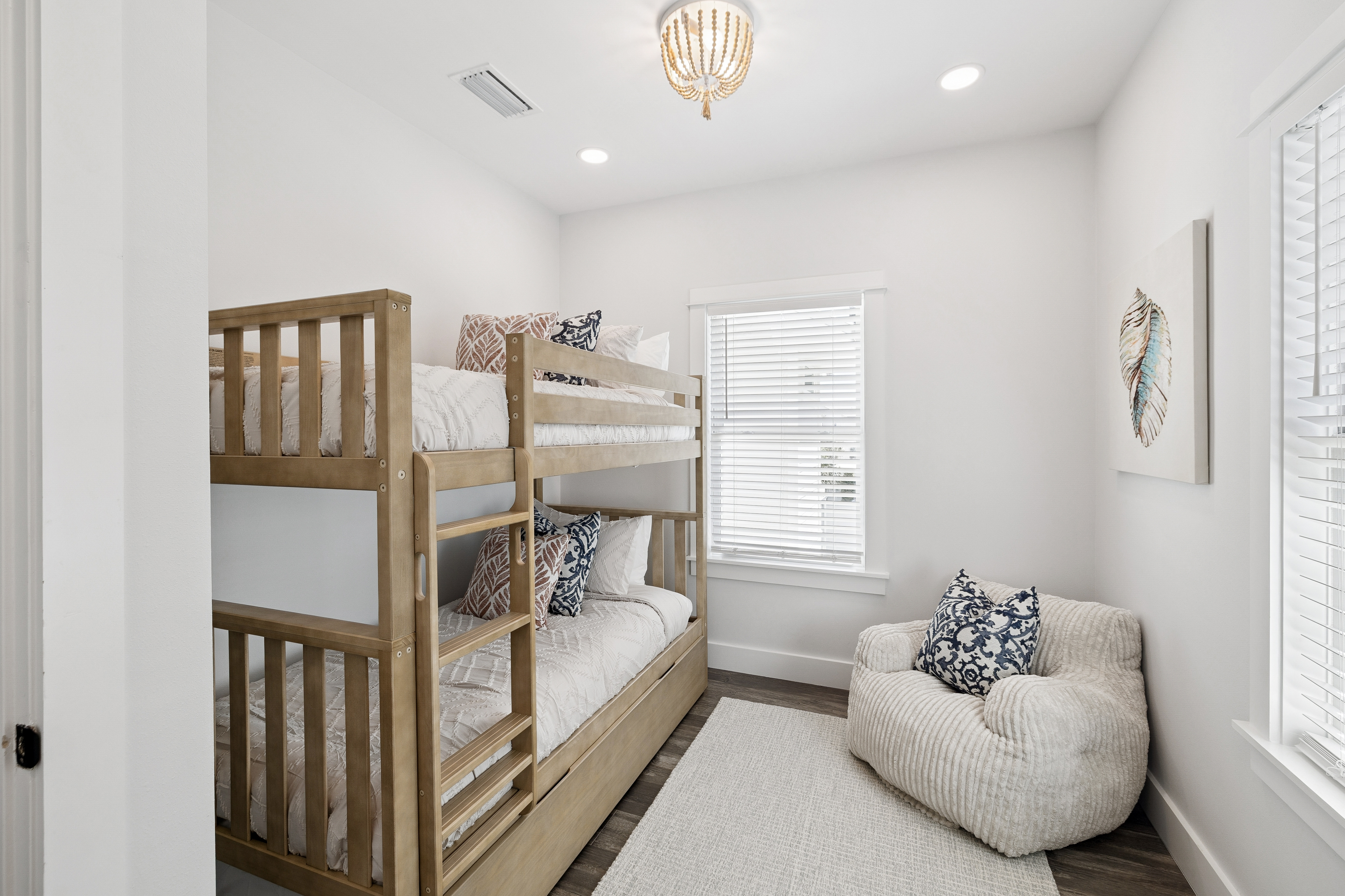  Completely Renovated Home On Half-Acre Lot Near Gulf Place - 物件實景